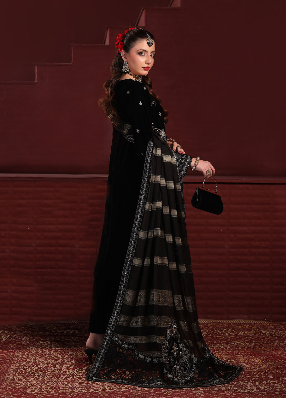 Dr. Velvet By Schick Embroidered Velvet 3 Piece Unstitched Suit SDH25DVV4 D-DEV-03 Dr. Velvet By Schick Embroidered Velvet 3 Piece Unstitched Suit SDH25DVV4 D-DEV-03