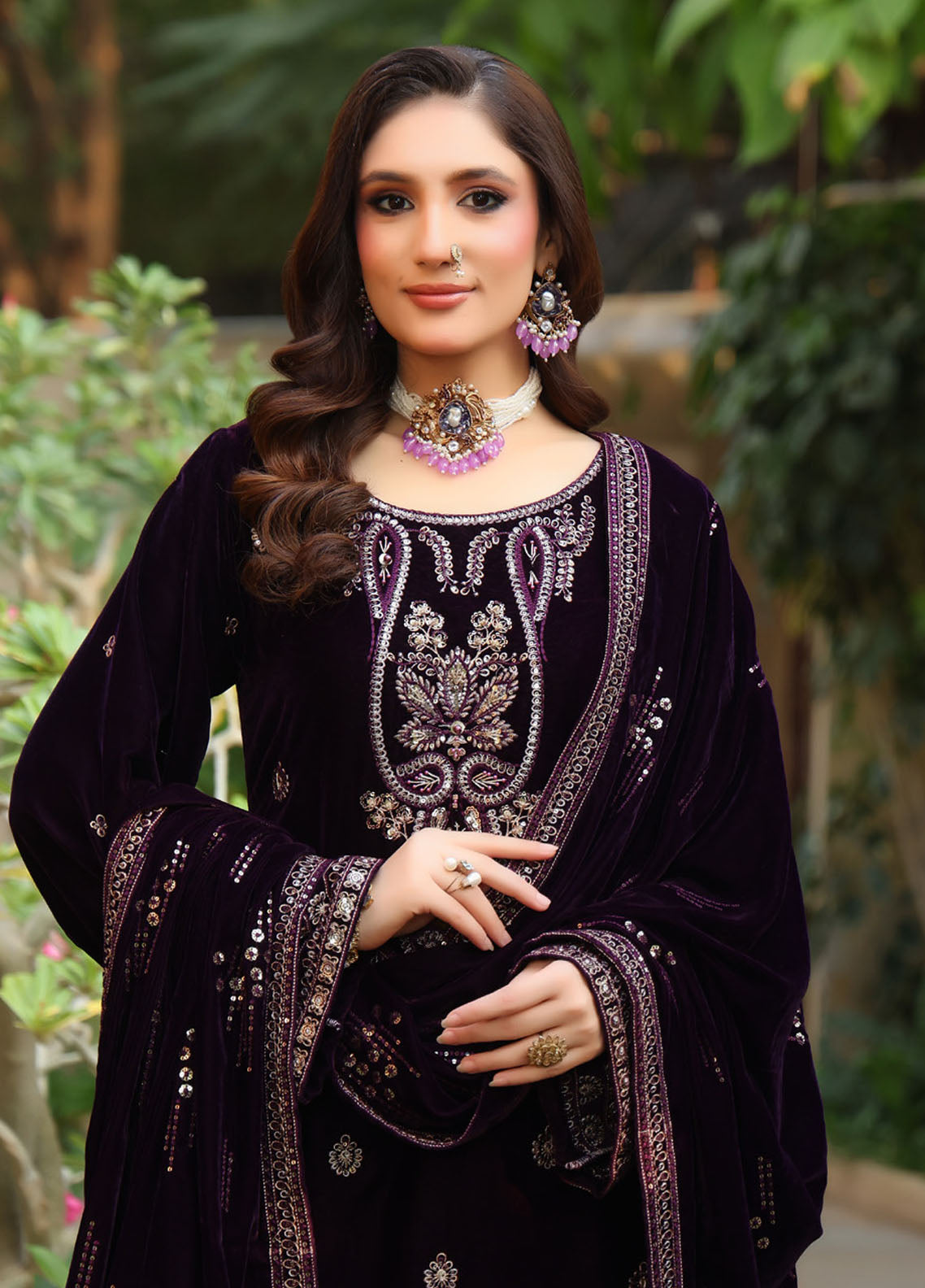 Dr. Velvet By Schick Embroidered Velvet 3 Piece Unstitched Suit SDH25DVV5 D-DEV-02 Dr. Velvet By Schick Embroidered Velvet 3 Piece Unstitched Suit SDH25DVV5 D-DEV-02