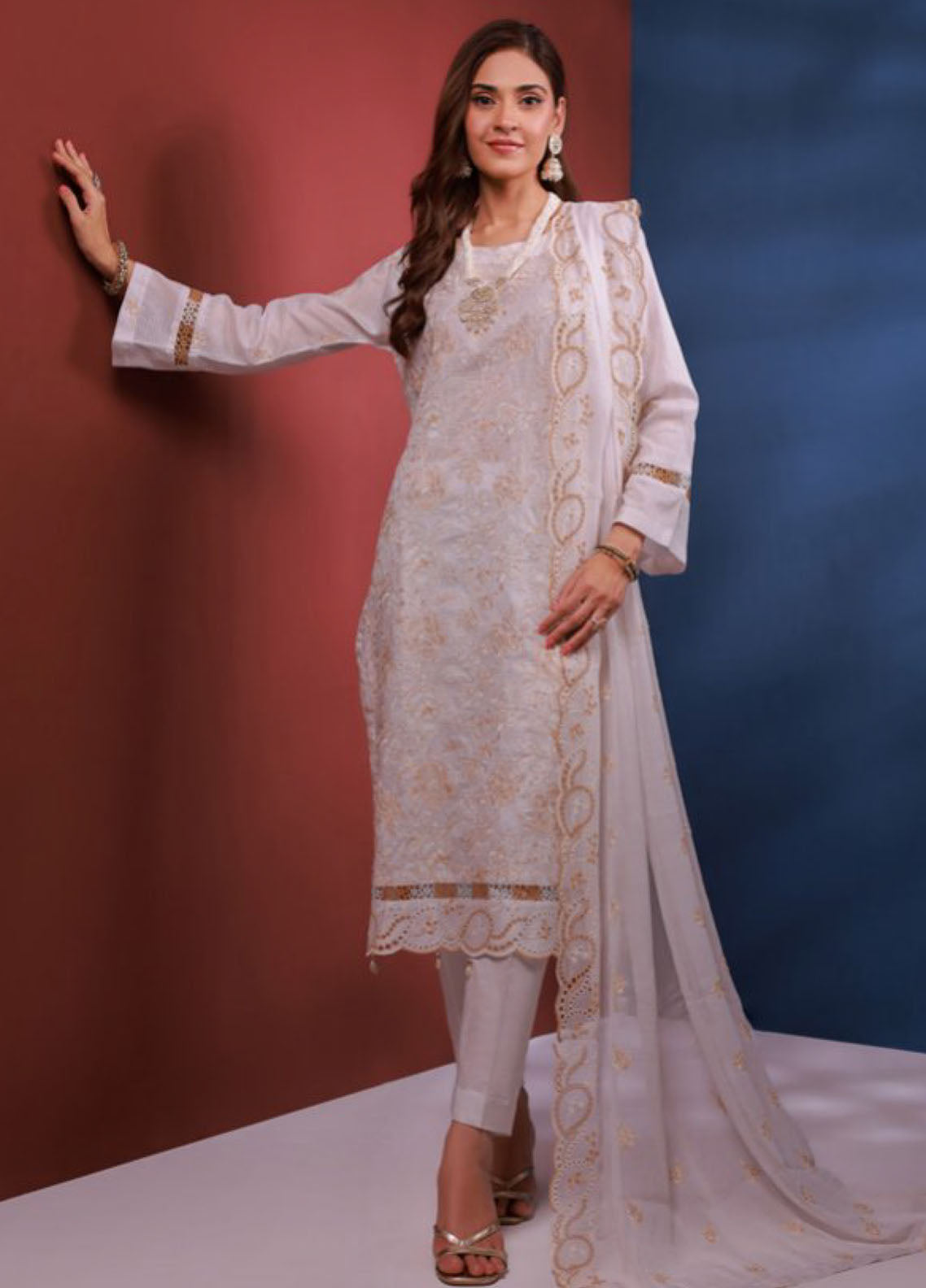 Edition Bareeze By Schick Chikankari Slub Lawn 3 Piece Unstitched Suit SDH24EBCSL D-01 Edition Bareeze By Schick Chikankari Slub Lawn 3 Piece Unstitched Suit SDH24EBCSL D-01