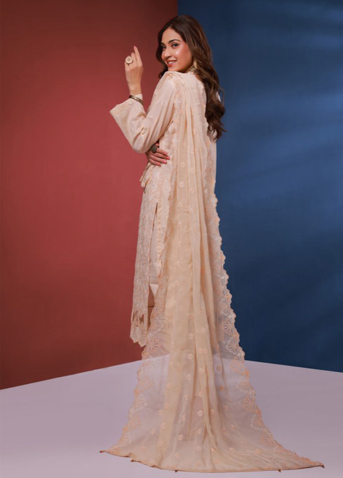 Edition Bareeze By Schick Chikankari Slub Lawn 3 Piece Unstitched Suit SDH24EBCSL D-02 Edition Bareeze By Schick Chikankari Slub Lawn 3 Piece Unstitched Suit SDH24EBCSL D-02