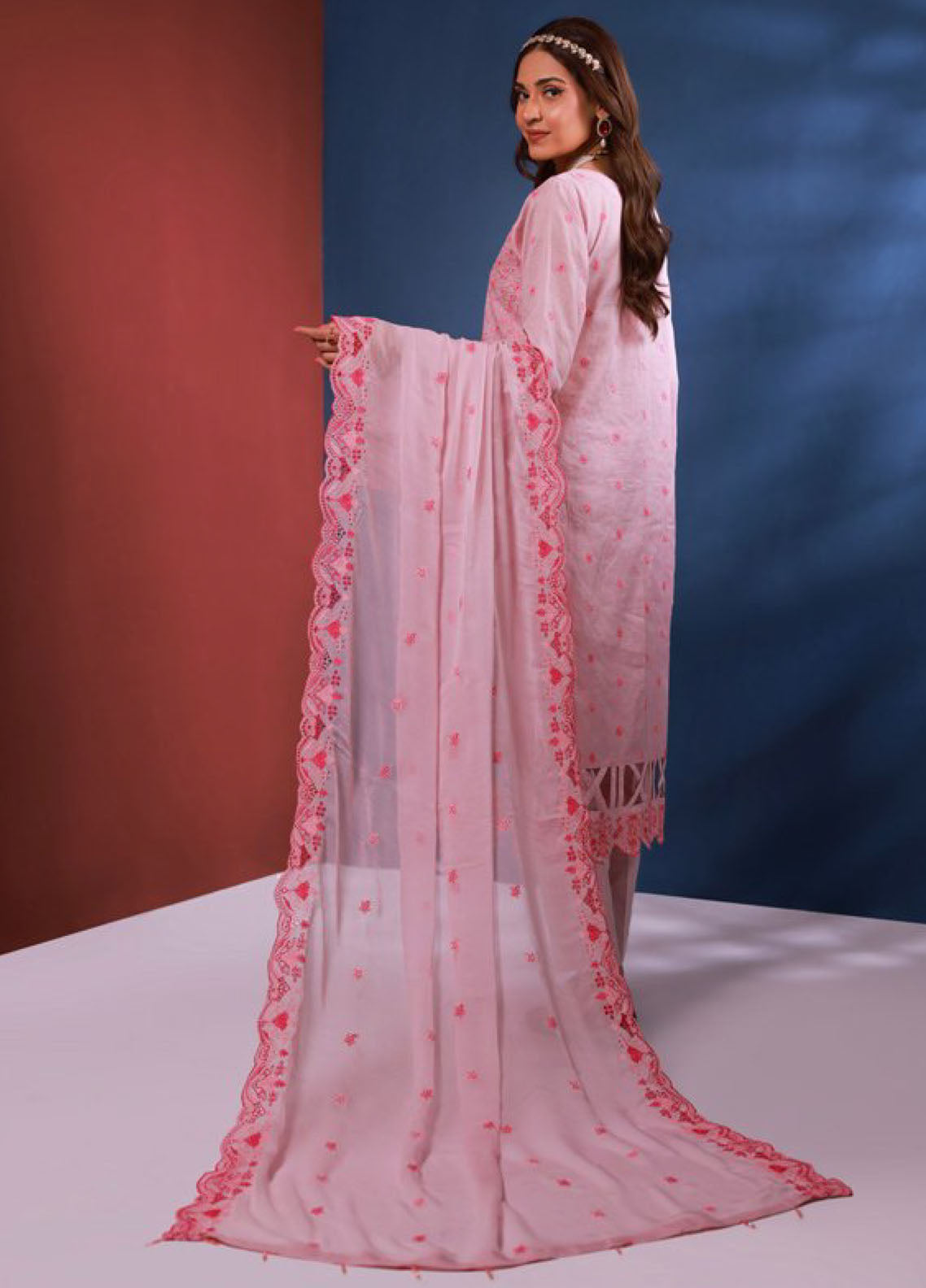 Edition Bareeze By Schick Chikankari Slub Lawn 3 Piece Unstitched Suit SDH24EBCSL D-03 Edition Bareeze By Schick Chikankari Slub Lawn 3 Piece Unstitched Suit SDH24EBCSL D-03