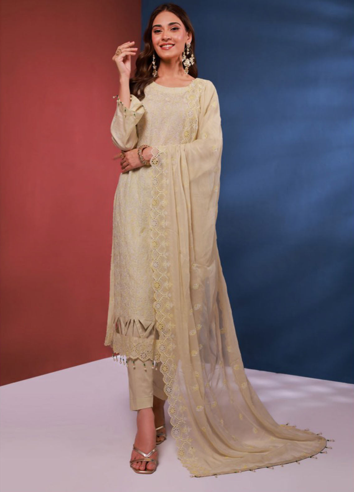 Edition Bareeze By Schick Chikankari Slub Lawn 3 Piece Unstitched Suit SDH24EBCSL D-05 Edition Bareeze By Schick Chikankari Slub Lawn 3 Piece Unstitched Suit SDH24EBCSL D-05