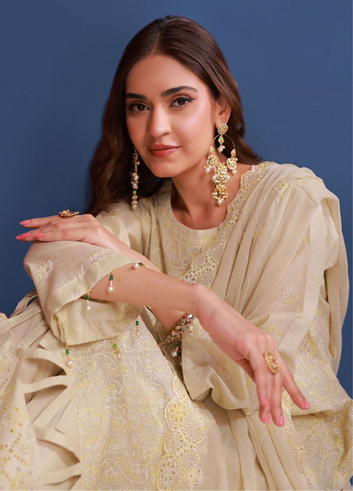 Edition Bareeze By Schick Chikankari Slub Lawn 3 Piece Unstitched Suit SDH24EBCSL D-05 Edition Bareeze By Schick Chikankari Slub Lawn 3 Piece Unstitched Suit SDH24EBCSL D-05