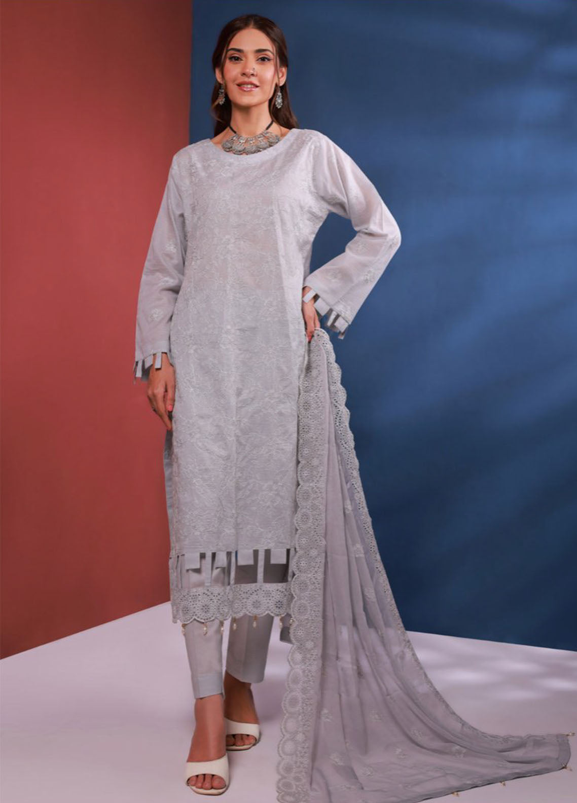 Edition Bareeze By Schick Chikankari Slub Lawn 3 Piece Unstitched Suit SDH24EBCSL D-06 Edition Bareeze By Schick Chikankari Slub Lawn 3 Piece Unstitched Suit SDH24EBCSL D-06