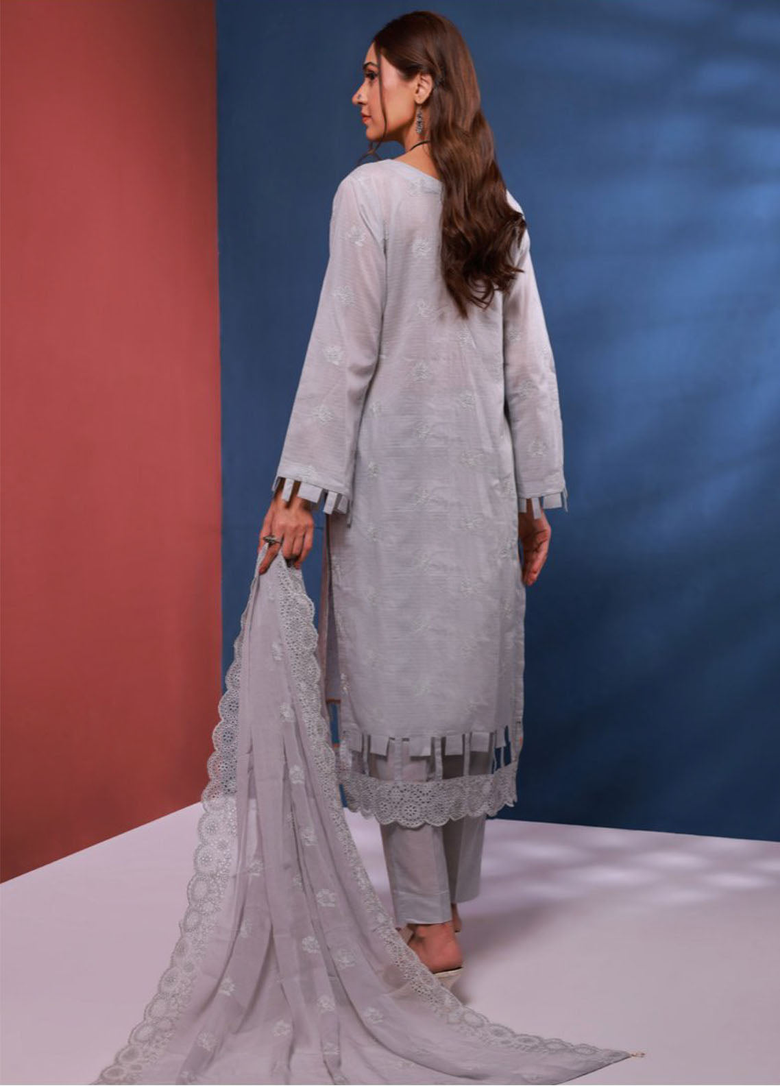 Edition Bareeze By Schick Chikankari Slub Lawn 3 Piece Unstitched Suit SDH24EBCSL D-06 Edition Bareeze By Schick Chikankari Slub Lawn 3 Piece Unstitched Suit SDH24EBCSL D-06