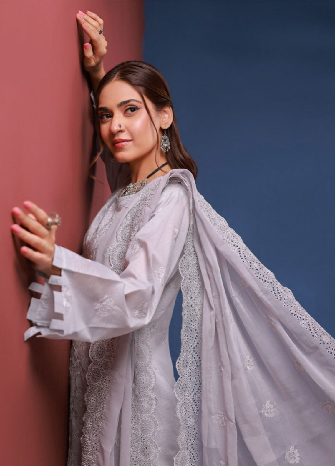 Edition Bareeze By Schick Chikankari Slub Lawn 3 Piece Unstitched Suit SDH24EBCSL D-06 Edition Bareeze By Schick Chikankari Slub Lawn 3 Piece Unstitched Suit SDH24EBCSL D-06