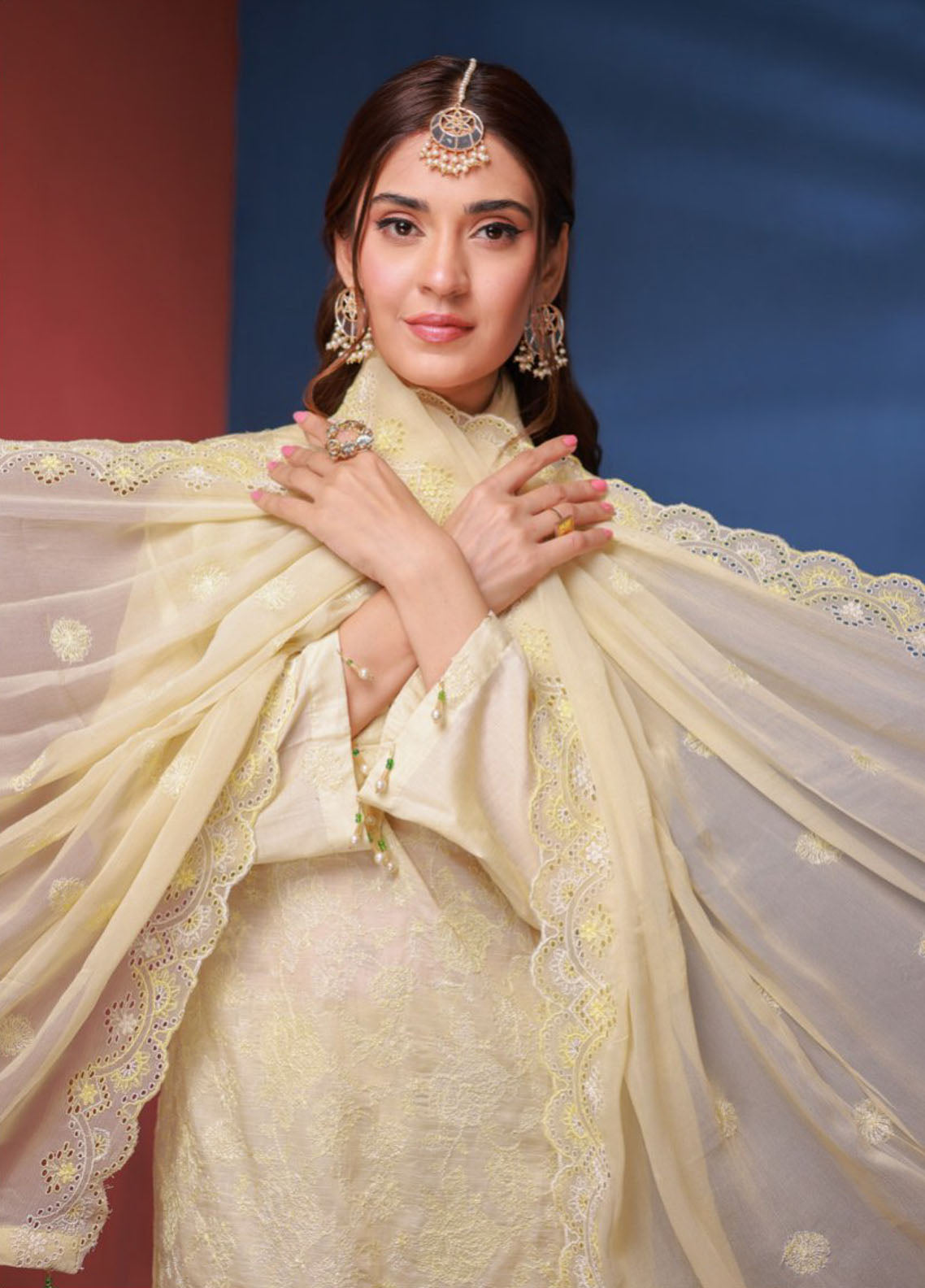 Edition Bareeze By Schick Chikankari Slub Lawn 3 Piece Unstitched Suit SDH24EBCSL D-07 Edition Bareeze By Schick Chikankari Slub Lawn 3 Piece Unstitched Suit SDH24EBCSL D-07