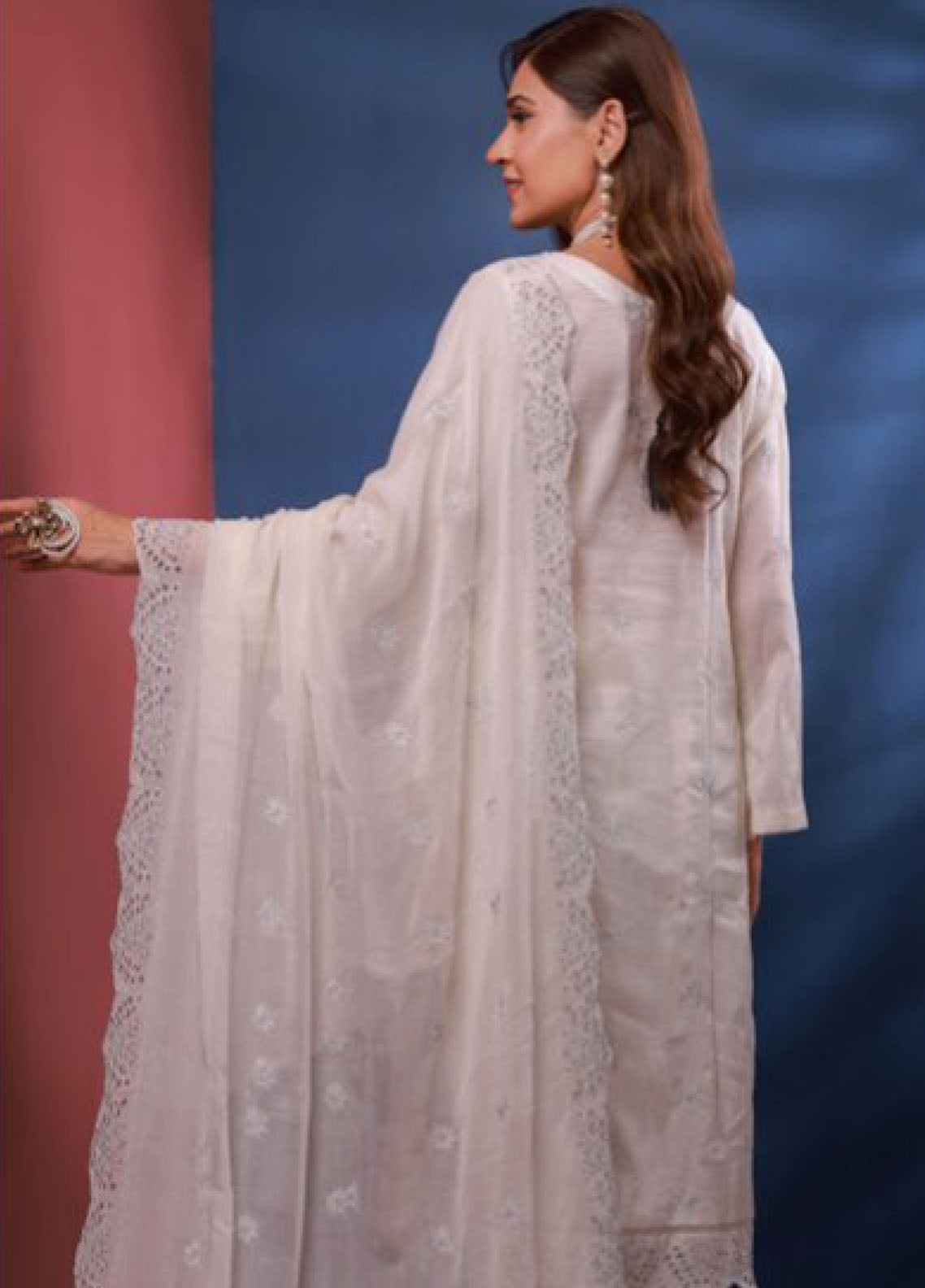 Edition Bareeze By Schick Chikankari Slub Lawn 3 Piece Unstitched Suit SDH24EBCSL D-08 Edition Bareeze By Schick Chikankari Slub Lawn 3 Piece Unstitched Suit SDH24EBCSL D-08