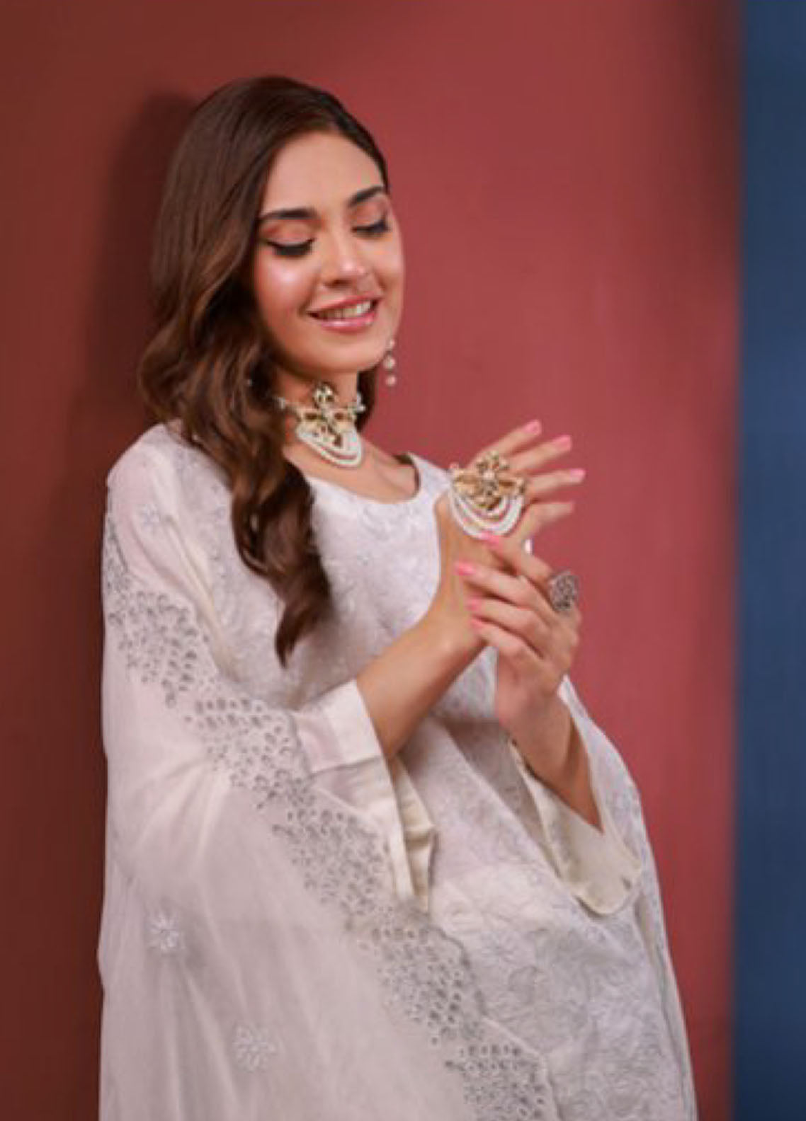 Edition Bareeze By Schick Chikankari Slub Lawn 3 Piece Unstitched Suit SDH24EBCSL D-08 Edition Bareeze By Schick Chikankari Slub Lawn 3 Piece Unstitched Suit SDH24EBCSL D-08