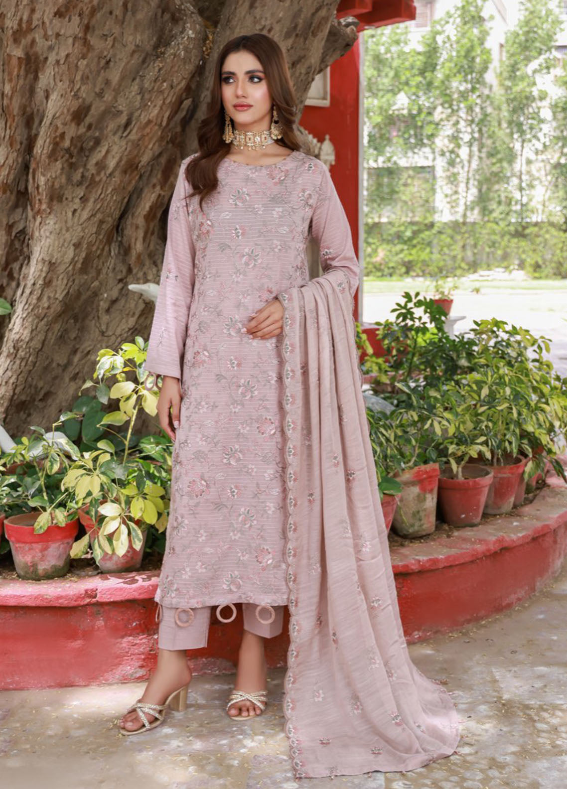 Edition Bareeze By Schick Embroidered Slub Lawn 3 Piece Unstitched Suit SDH24EBESL D-01 Edition Bareeze By Schick Embroidered Slub Lawn 3 Piece Unstitched Suit SDH24EBESL D-01