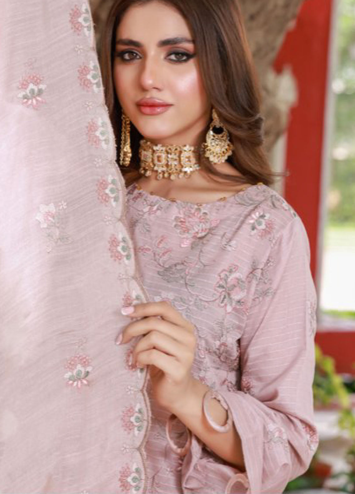 Edition Bareeze By Schick Embroidered Slub Lawn 3 Piece Unstitched Suit SDH24EBESL D-01 Edition Bareeze By Schick Embroidered Slub Lawn 3 Piece Unstitched Suit SDH24EBESL D-01