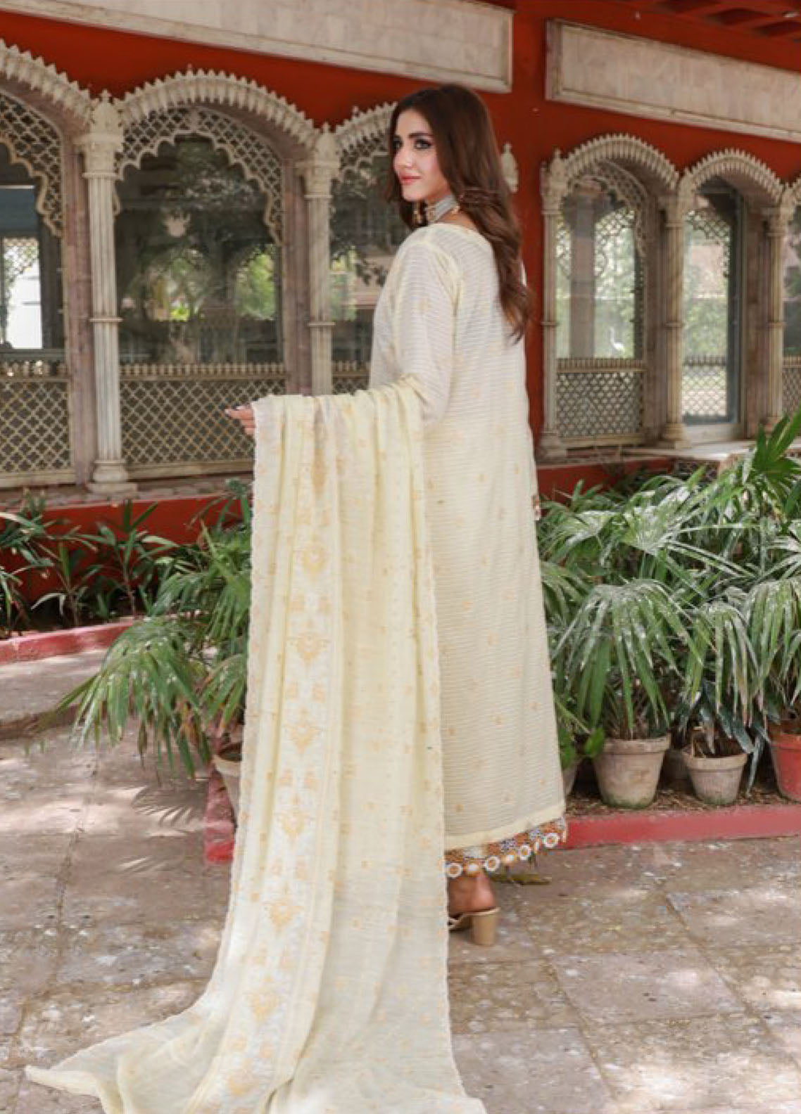 Edition Bareeze By Schick Embroidered Slub Lawn 3 Piece Unstitched Suit SDH24EBESL D-02 Edition Bareeze By Schick Embroidered Slub Lawn 3 Piece Unstitched Suit SDH24EBESL D-02
