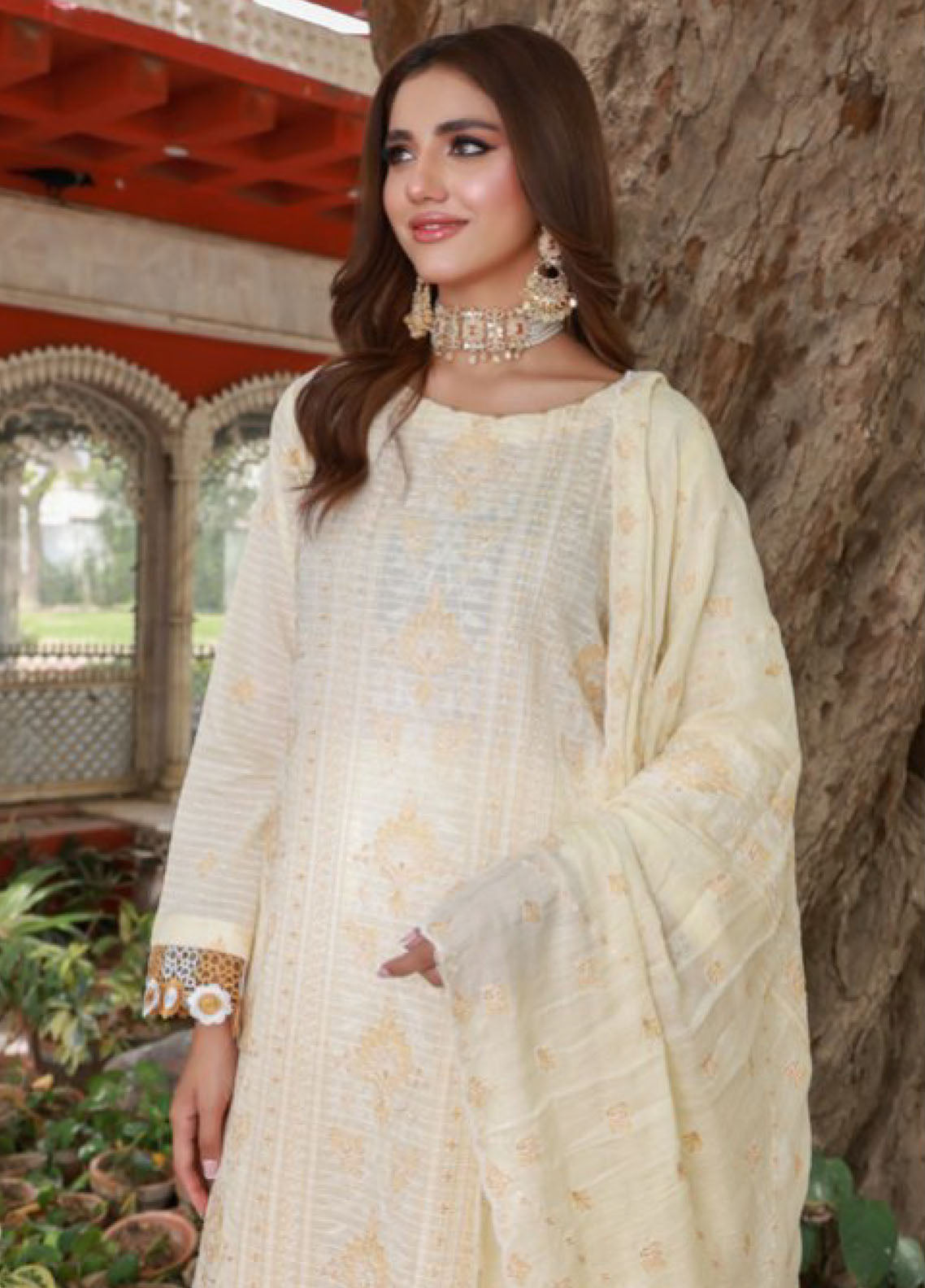 Edition Bareeze By Schick Embroidered Slub Lawn 3 Piece Unstitched Suit SDH24EBESL D-02 Edition Bareeze By Schick Embroidered Slub Lawn 3 Piece Unstitched Suit SDH24EBESL D-02