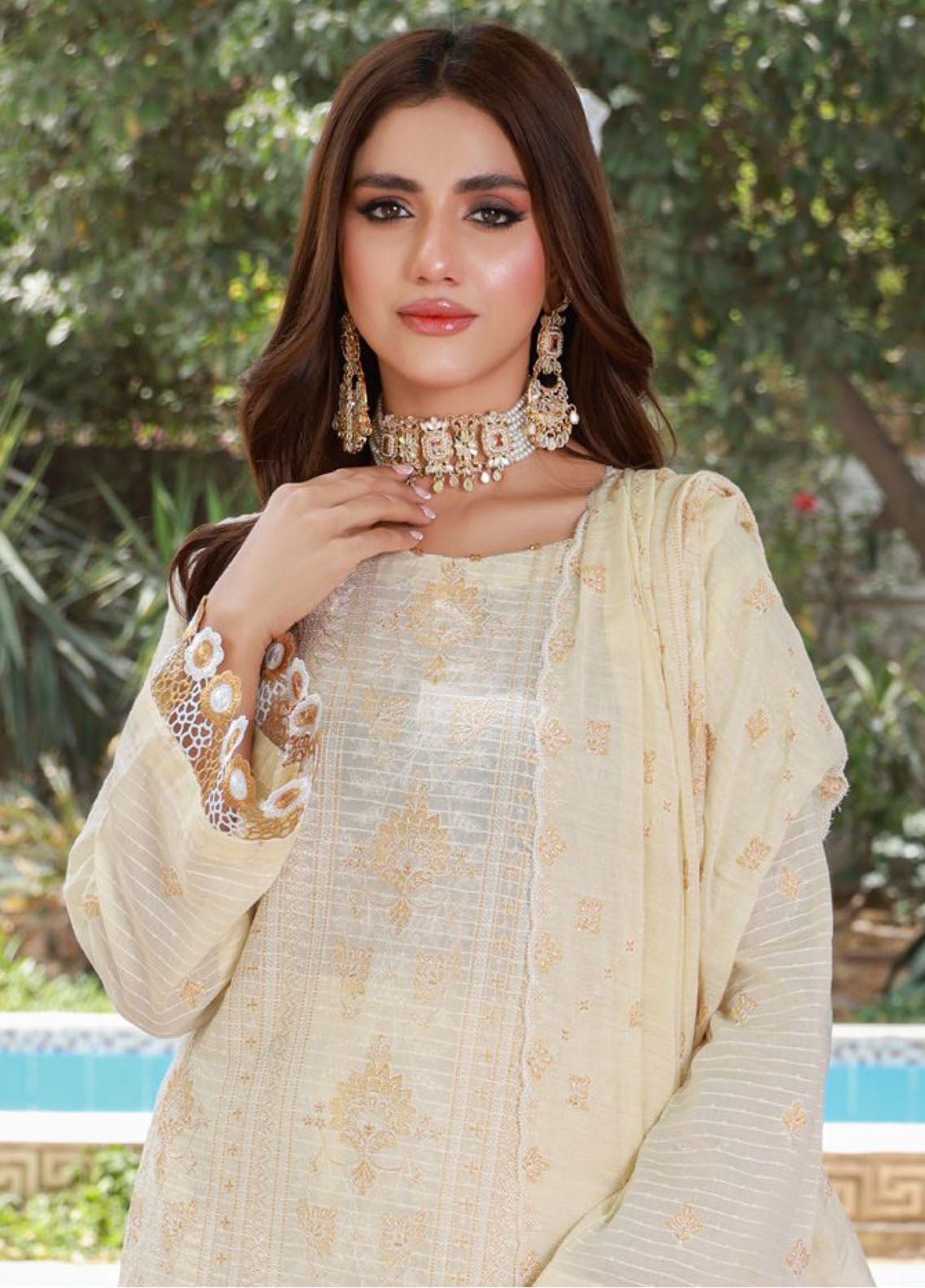 Edition Bareeze By Schick Embroidered Slub Lawn 3 Piece Unstitched Suit SDH24EBESL D-02 Edition Bareeze By Schick Embroidered Slub Lawn 3 Piece Unstitched Suit SDH24EBESL D-02