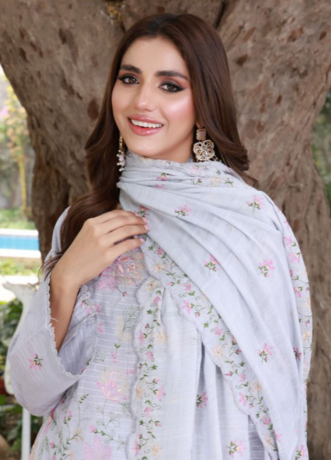 Edition Bareeze By Schick Embroidered Slub Lawn 3 Piece Unstitched Suit SDH24EBESL D-03 Edition Bareeze By Schick Embroidered Slub Lawn 3 Piece Unstitched Suit SDH24EBESL D-03