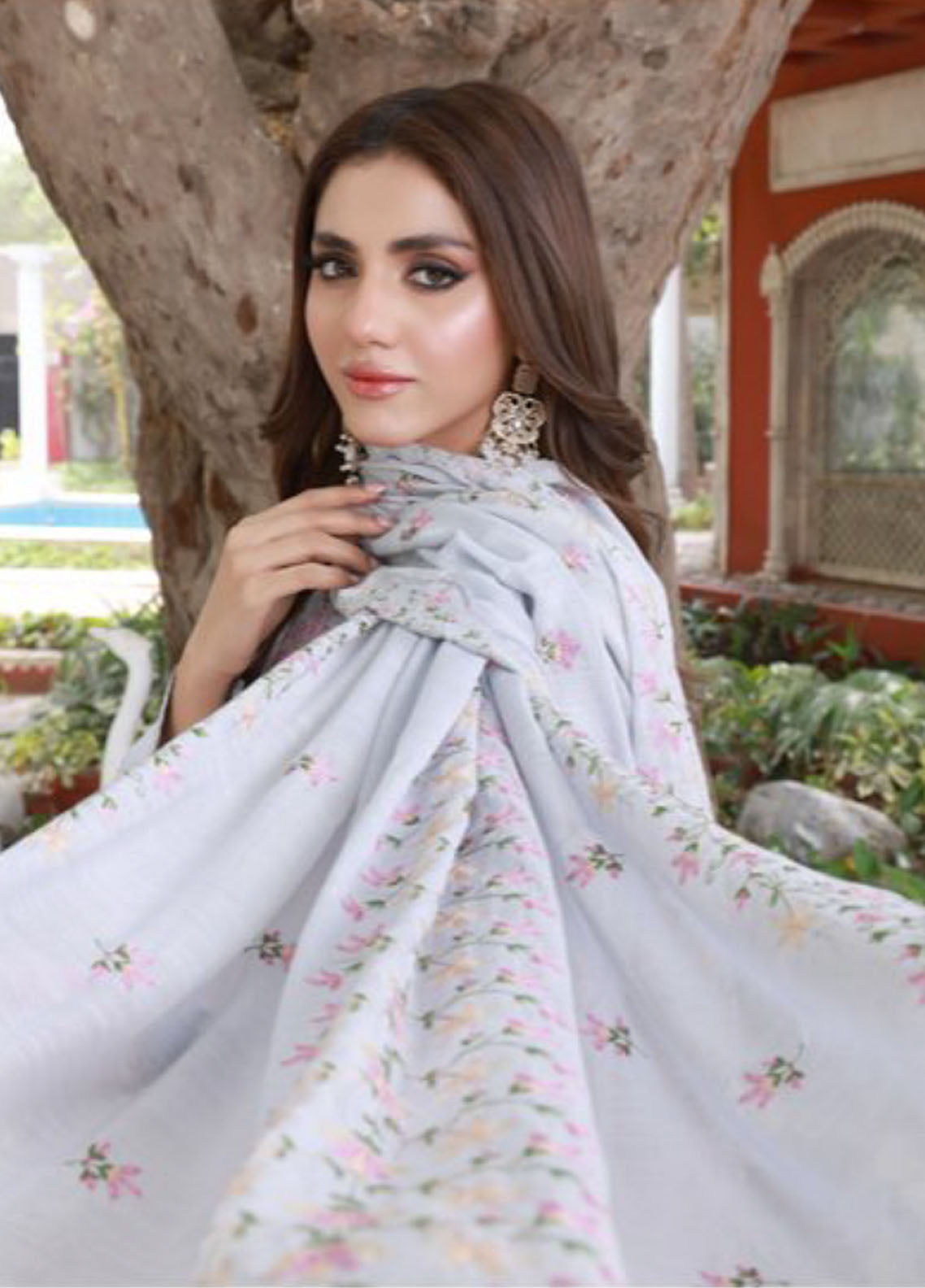 Edition Bareeze By Schick Embroidered Slub Lawn 3 Piece Unstitched Suit SDH24EBESL D-03 Edition Bareeze By Schick Embroidered Slub Lawn 3 Piece Unstitched Suit SDH24EBESL D-03