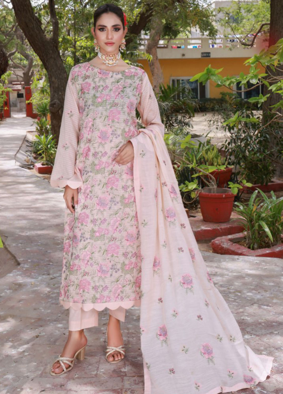 Edition Bareeze By Schick Embroidered Slub Lawn 3 Piece Unstitched Suit SDH24EBESL D-04 Edition Bareeze By Schick Embroidered Slub Lawn 3 Piece Unstitched Suit SDH24EBESL D-04