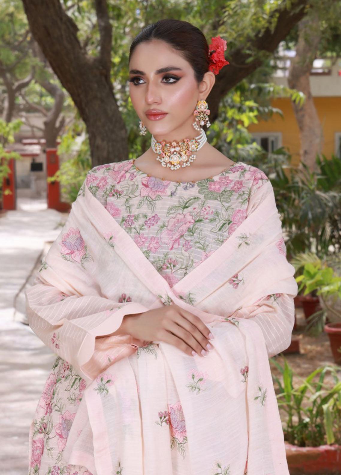 Edition Bareeze By Schick Embroidered Slub Lawn 3 Piece Unstitched Suit SDH24EBESL D-04 Edition Bareeze By Schick Embroidered Slub Lawn 3 Piece Unstitched Suit SDH24EBESL D-04