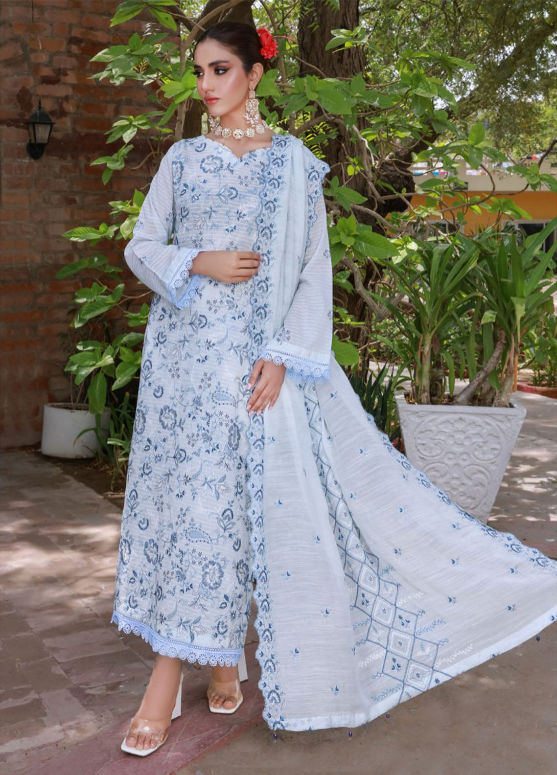 Edition Bareeze By Schick Embroidered Slub Lawn 3 Piece Unstitched Suit SDH24EBESL D-05 Edition Bareeze By Schick Embroidered Slub Lawn 3 Piece Unstitched Suit SDH24EBESL D-05