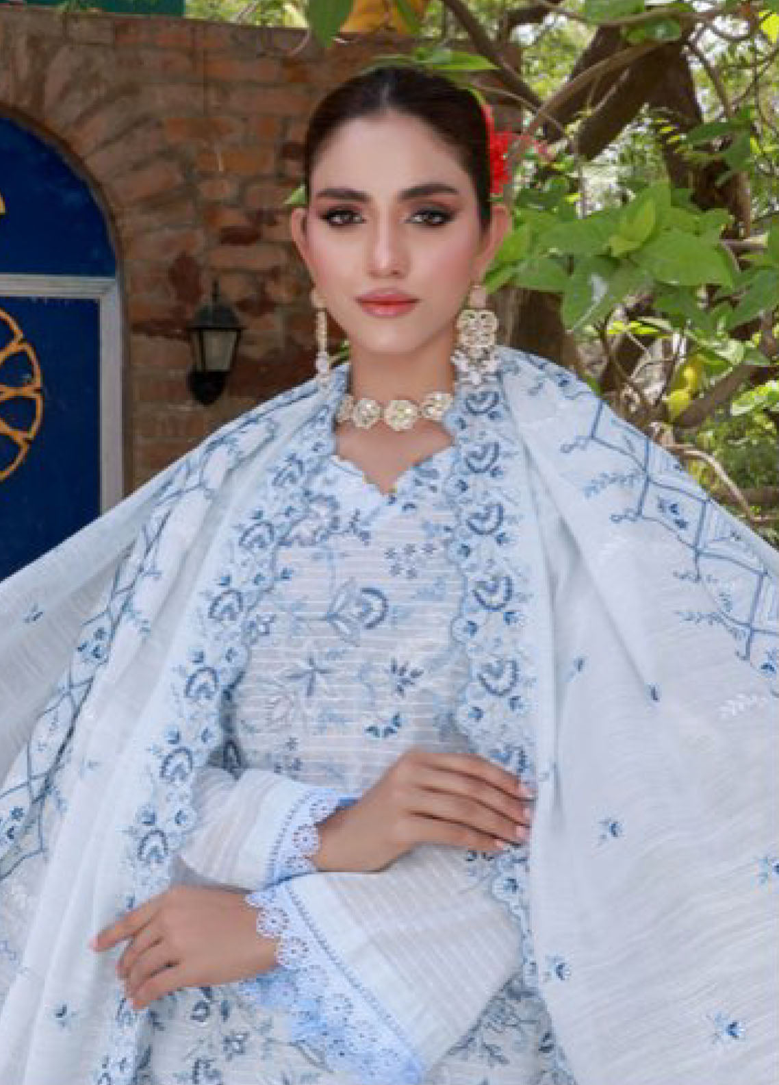 Edition Bareeze By Schick Embroidered Slub Lawn 3 Piece Unstitched Suit SDH24EBESL D-05 Edition Bareeze By Schick Embroidered Slub Lawn 3 Piece Unstitched Suit SDH24EBESL D-05