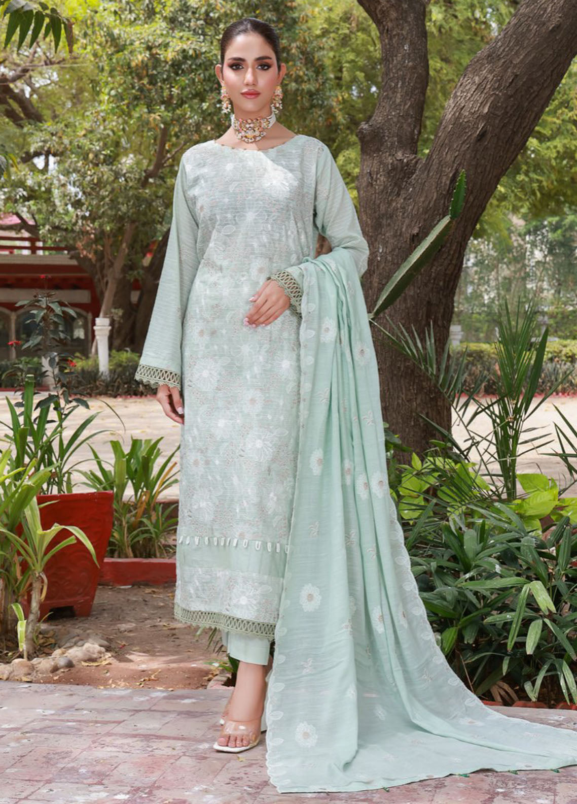 Edition Bareeze By Schick Embroidered Slub Lawn 3 Piece Unstitched Suit SDH24EBESL D-06 Edition Bareeze By Schick Embroidered Slub Lawn 3 Piece Unstitched Suit SDH24EBESL D-06