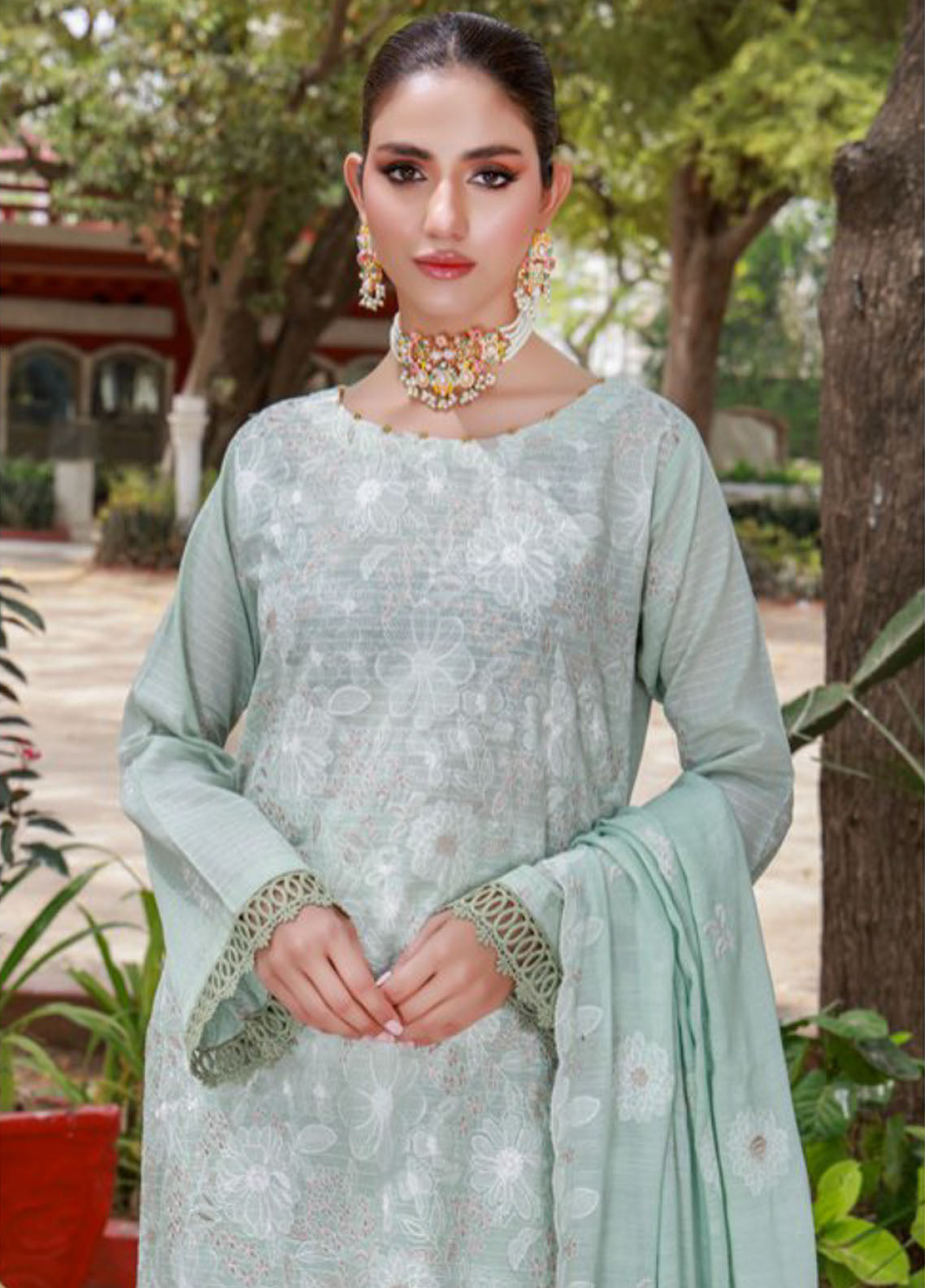 Edition Bareeze By Schick Embroidered Slub Lawn 3 Piece Unstitched Suit SDH24EBESL D-06 Edition Bareeze By Schick Embroidered Slub Lawn 3 Piece Unstitched Suit SDH24EBESL D-06