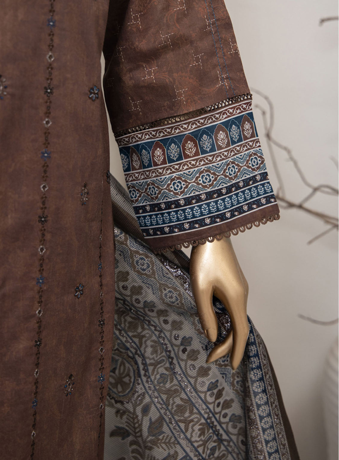 Eid Edit By HZ Textile Embroidered Lawn 3 Piece Stitched Suit HZ24EE D-410 Eid Edit By HZ Textile Embroidered Lawn 3 Piece Stitched Suit HZ24EE D-410