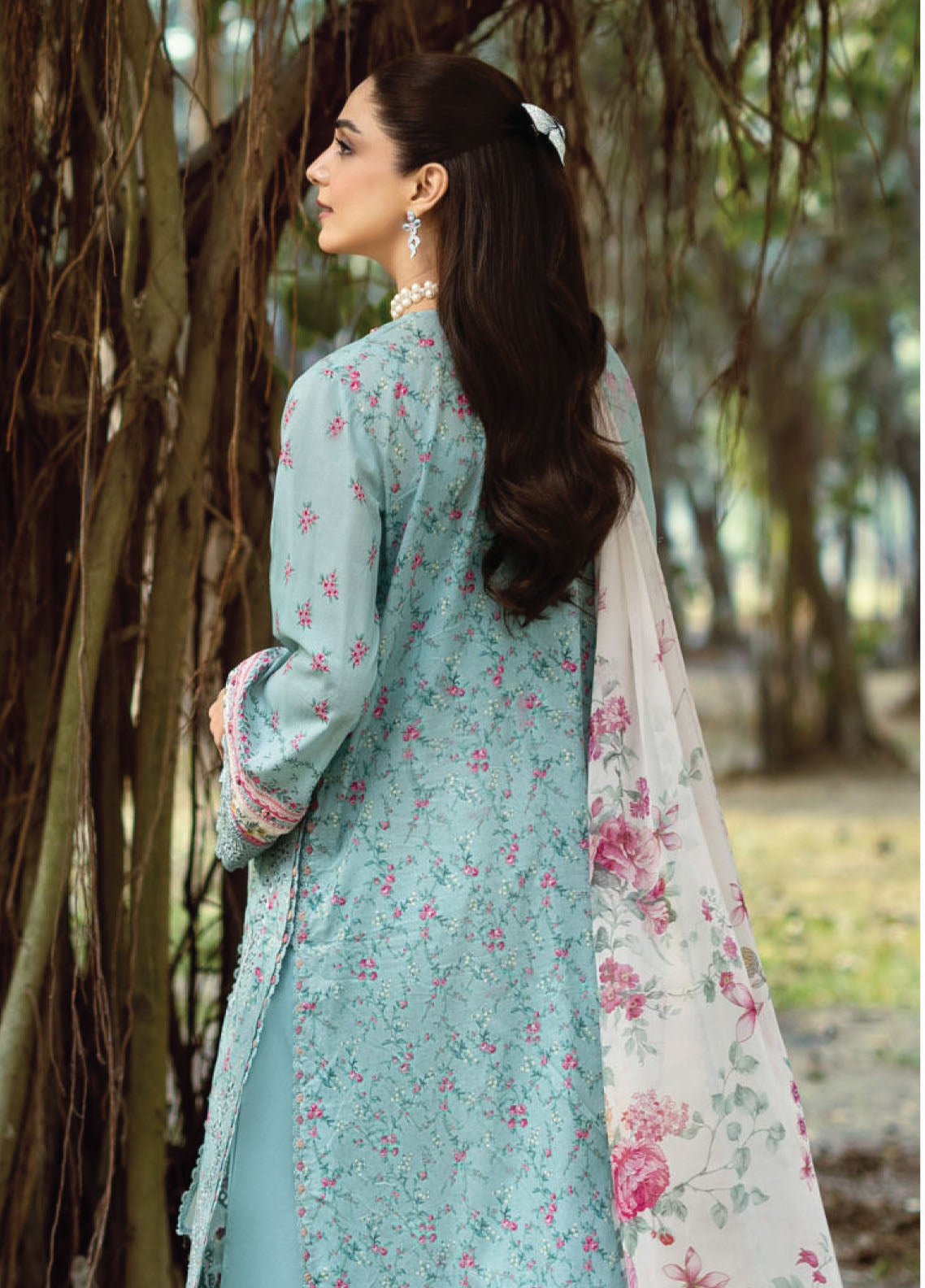 Elaf Premium Chikankari Lawn 3 Piece Unstitched Suit EF26CP D-ERC-2B BATIK Elaf Premium Chikankari Lawn 3 Piece Unstitched Suit EF26CP D-ERC-2B BATIK