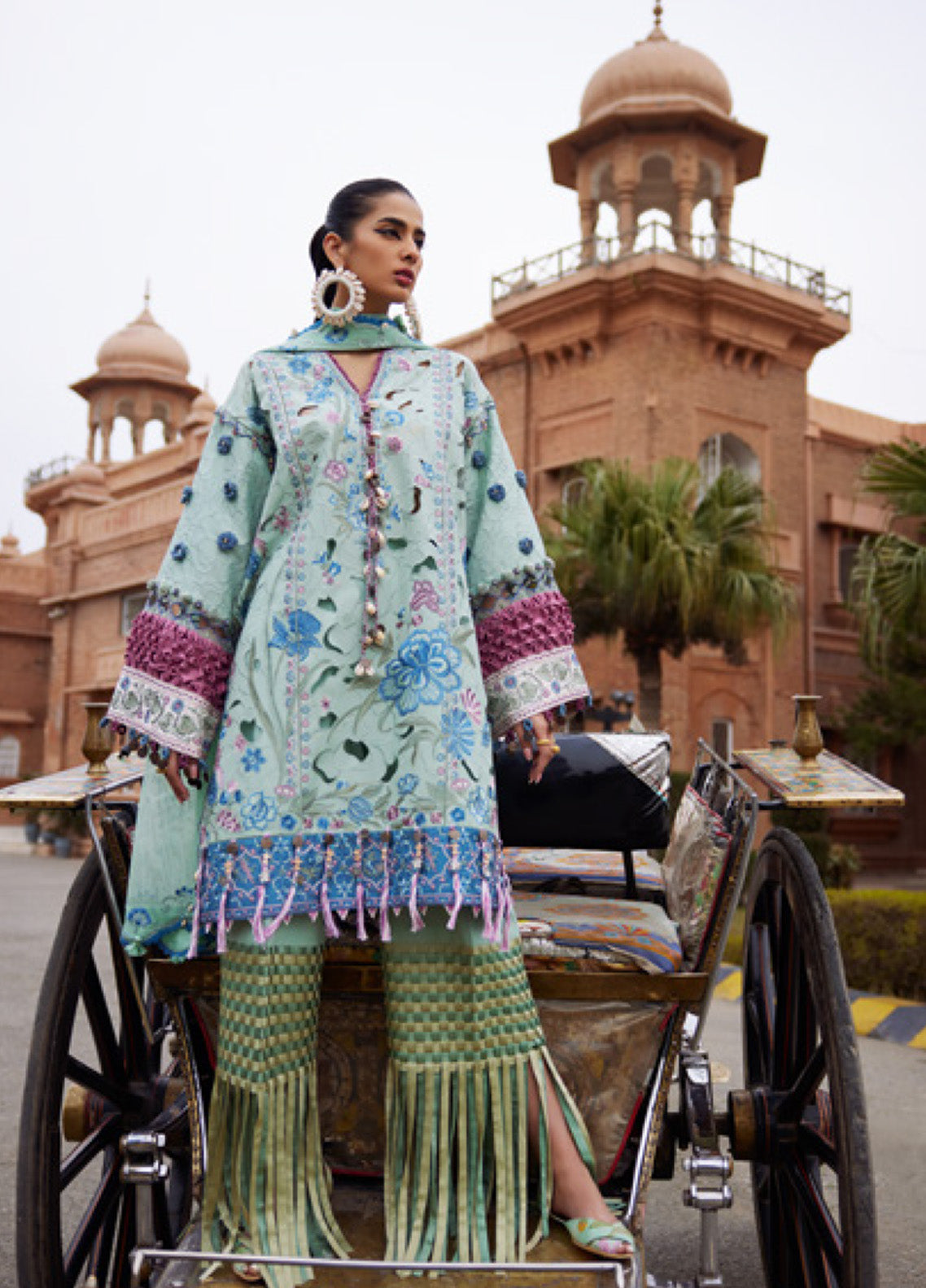 Elan Luxury Embroidered Lawn 3 Piece Unstitched Suit EL25LL AMARA EL25-09 B Elan Luxury Embroidered Lawn 3 Piece Unstitched Suit EL25LL AMARA EL25-09 B