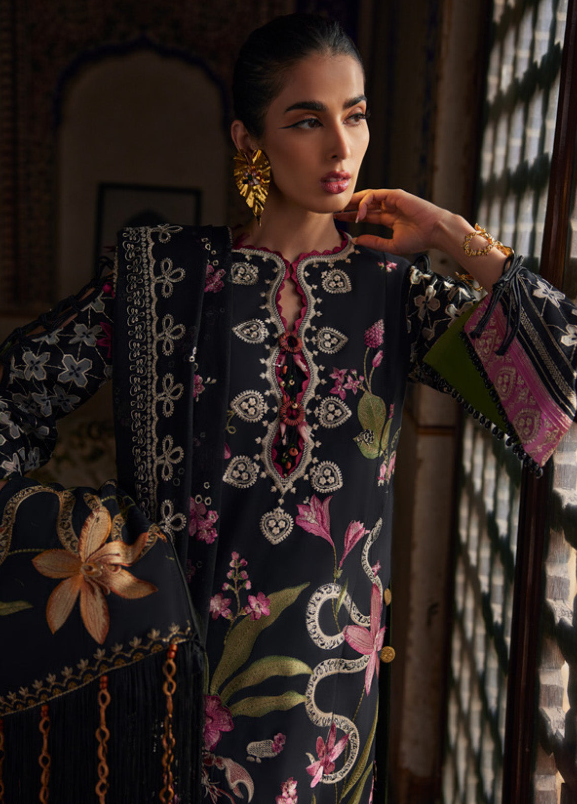 Elan Luxury Embroidered Lawn 3 Piece Unstitched Suit EL25LL AZUREH EL25-04 A Elan Luxury Embroidered Lawn 3 Piece Unstitched Suit EL25LL AZUREH EL25-04 A
