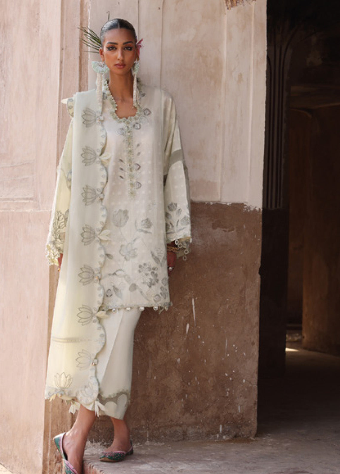 Elan Luxury Embroidered Lawn 3 Piece Unstitched Suit EL25LL CELESTINE EL25-05 A Elan Luxury Embroidered Lawn 3 Piece Unstitched Suit EL25LL CELESTINE EL25-05 A