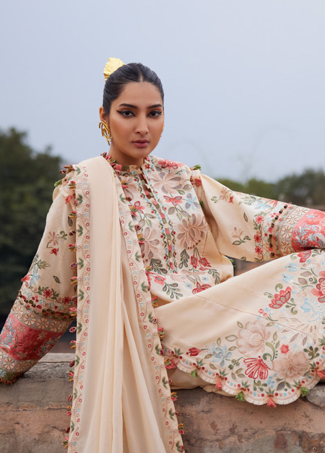 Elan Luxury Embroidered Lawn 3 Piece Unstitched Suit EL25LL ZAHARA EL25-07 B Elan Luxury Embroidered Lawn 3 Piece Unstitched Suit EL25LL ZAHARA EL25-07 B