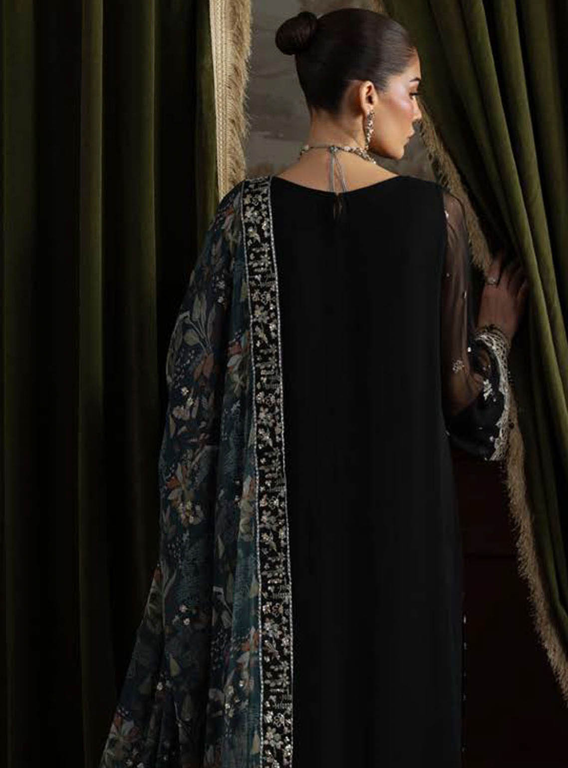Elanora By Nureh Luxury Embroidered Chiffon 4 Piece Unstitched Suit NU25ELCV2 D-NEL-75 Elanora By Nureh Luxury Embroidered Chiffon 4 Piece Unstitched Suit NU25ELCV2 D-NEL-75