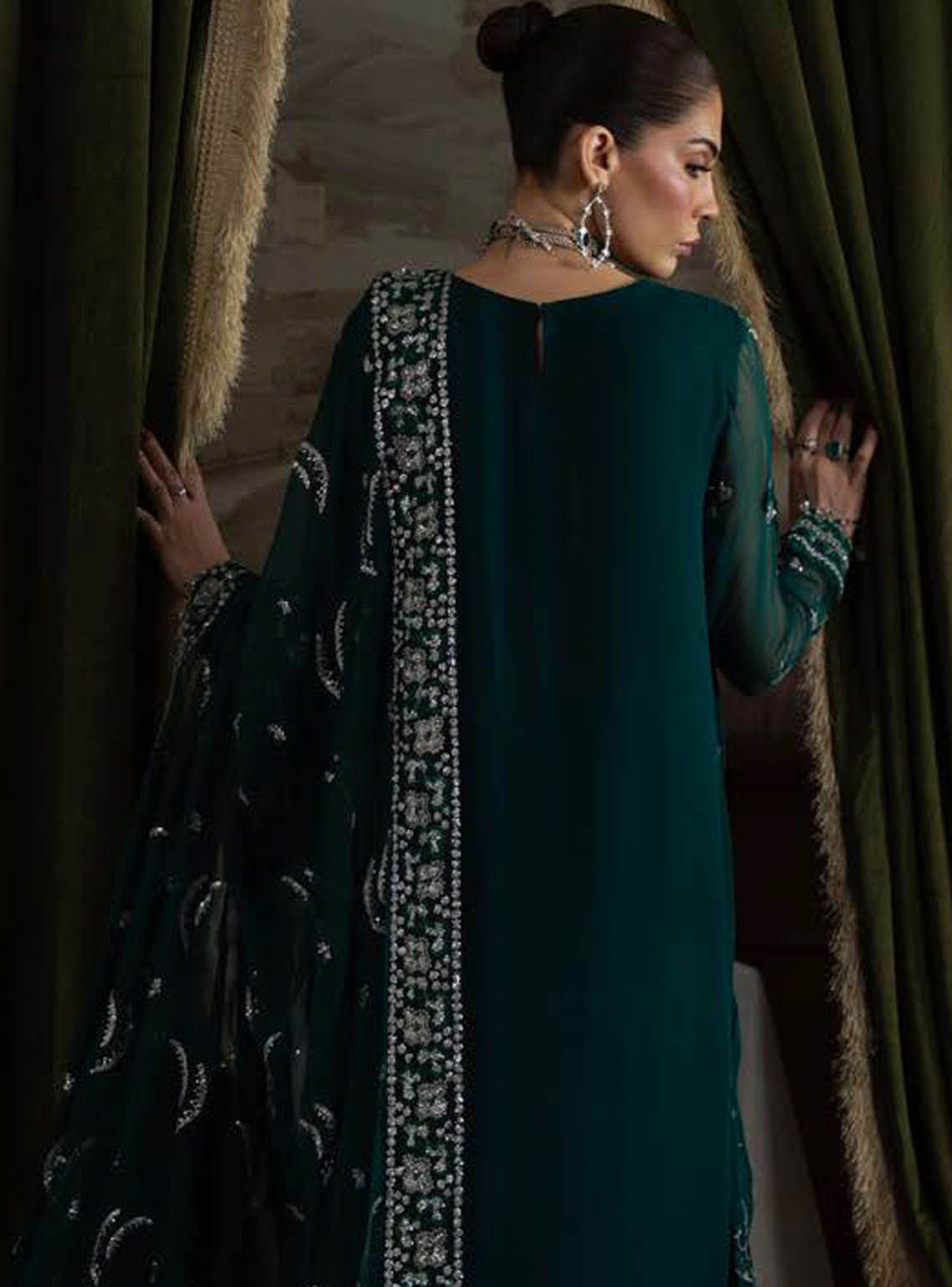 Elanora By Nureh Luxury Embroidered Chiffon 4 Piece Unstitched Suit NU25ELCV2 D-NEL-77 Elanora By Nureh Luxury Embroidered Chiffon 4 Piece Unstitched Suit NU25ELCV2 D-NEL-77