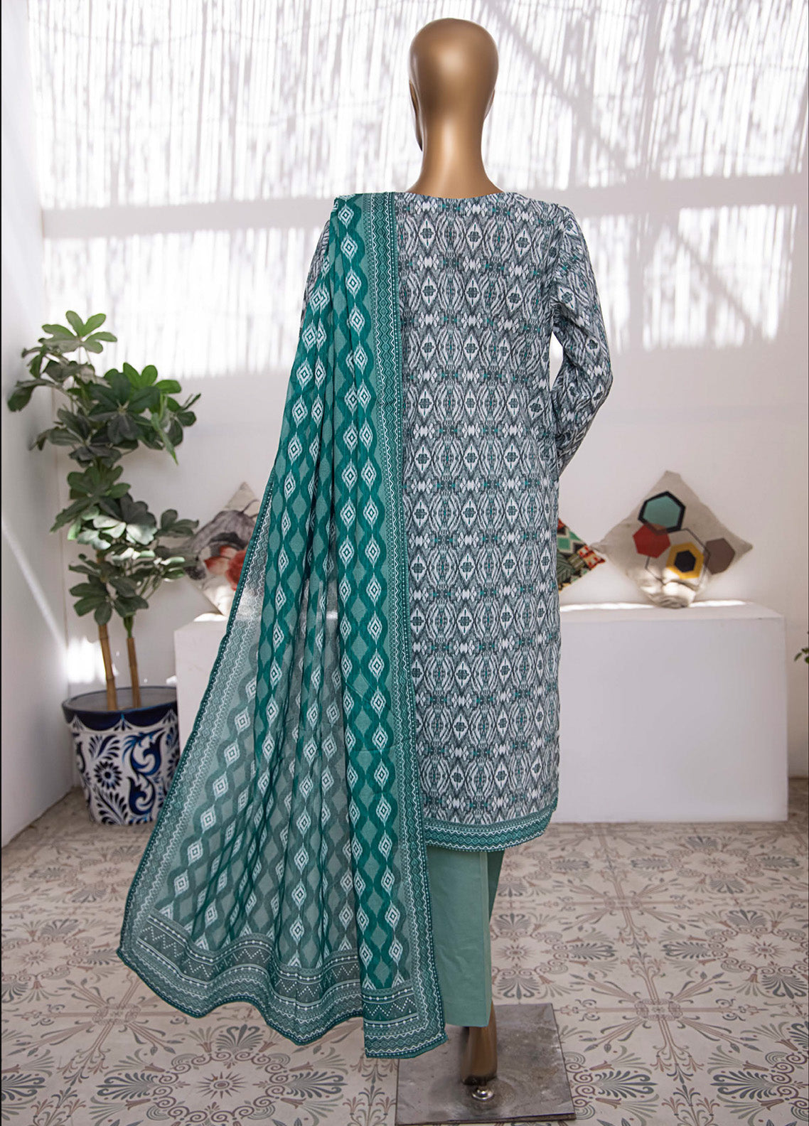 Elegant By HZ Textile Embroidered Lawn 3 Piece Unstitched Suit HZ25EE EC-934 Elegant By HZ Textile Embroidered Lawn 3 Piece Unstitched Suit HZ25EE EC-934