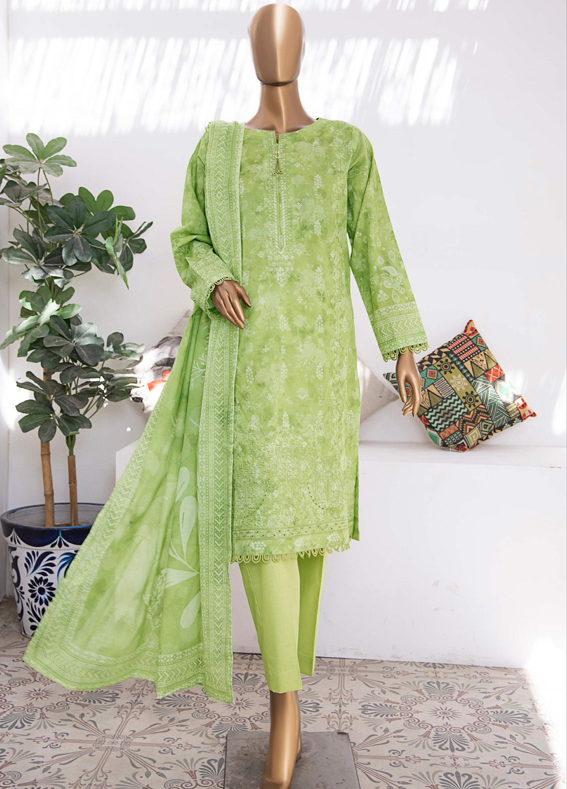 Elegant By HZ Textile Embroidered Lawn 3 Piece Unstitched Suit HZ25EE EC-936 Elegant By HZ Textile Embroidered Lawn 3 Piece Unstitched Suit HZ25EE EC-936