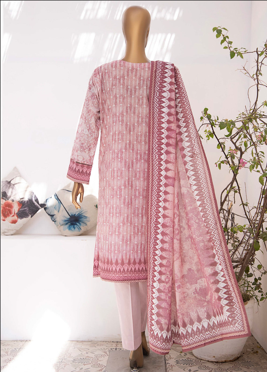 Elegant By HZ Textile Embroidered Lawn 3 Piece Unstitched Suit HZ25EE EC-937 Elegant By HZ Textile Embroidered Lawn 3 Piece Unstitched Suit HZ25EE EC-937