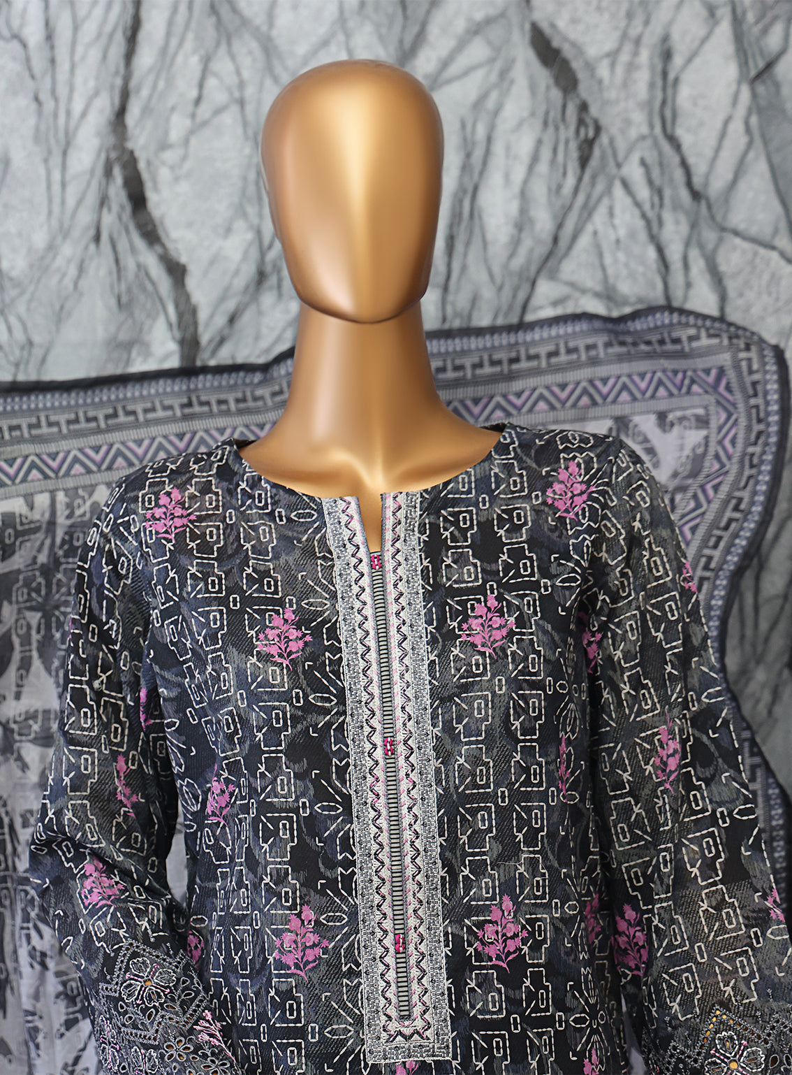 Elegant By HZ Textiles Embroidered Lawn 3 Piece Unstitched Suit HZ25EV2 EC-1047 Elegant By HZ Textiles Embroidered Lawn 3 Piece Unstitched Suit HZ25EV2 EC-1047