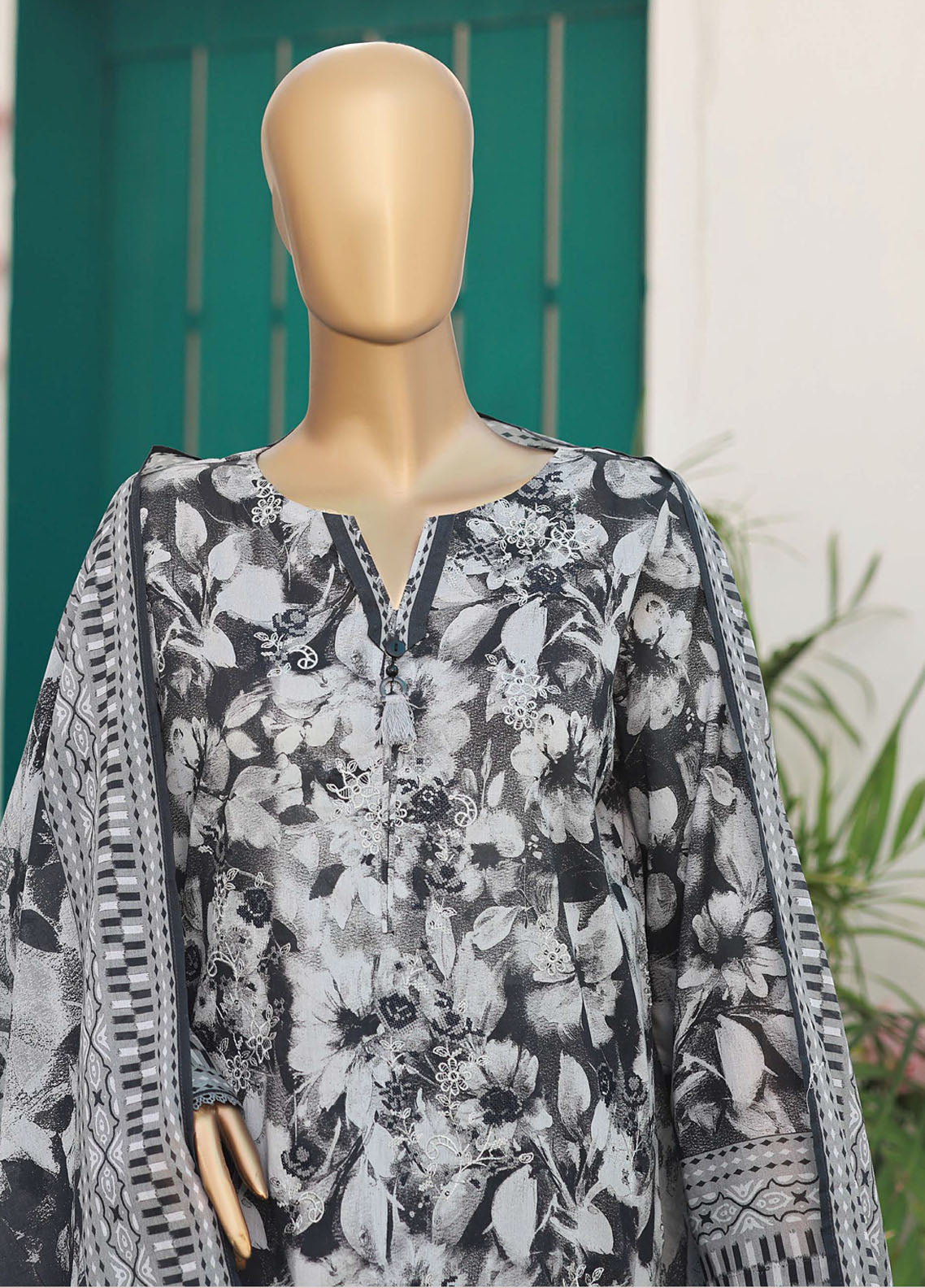 Elegant By HZ Textiles Embroidered Lawn 3 Piece Unstitched Suit HZ26EE D-CE-1020 Elegant By HZ Textiles Embroidered Lawn 3 Piece Unstitched Suit HZ26EE D-CE-1020