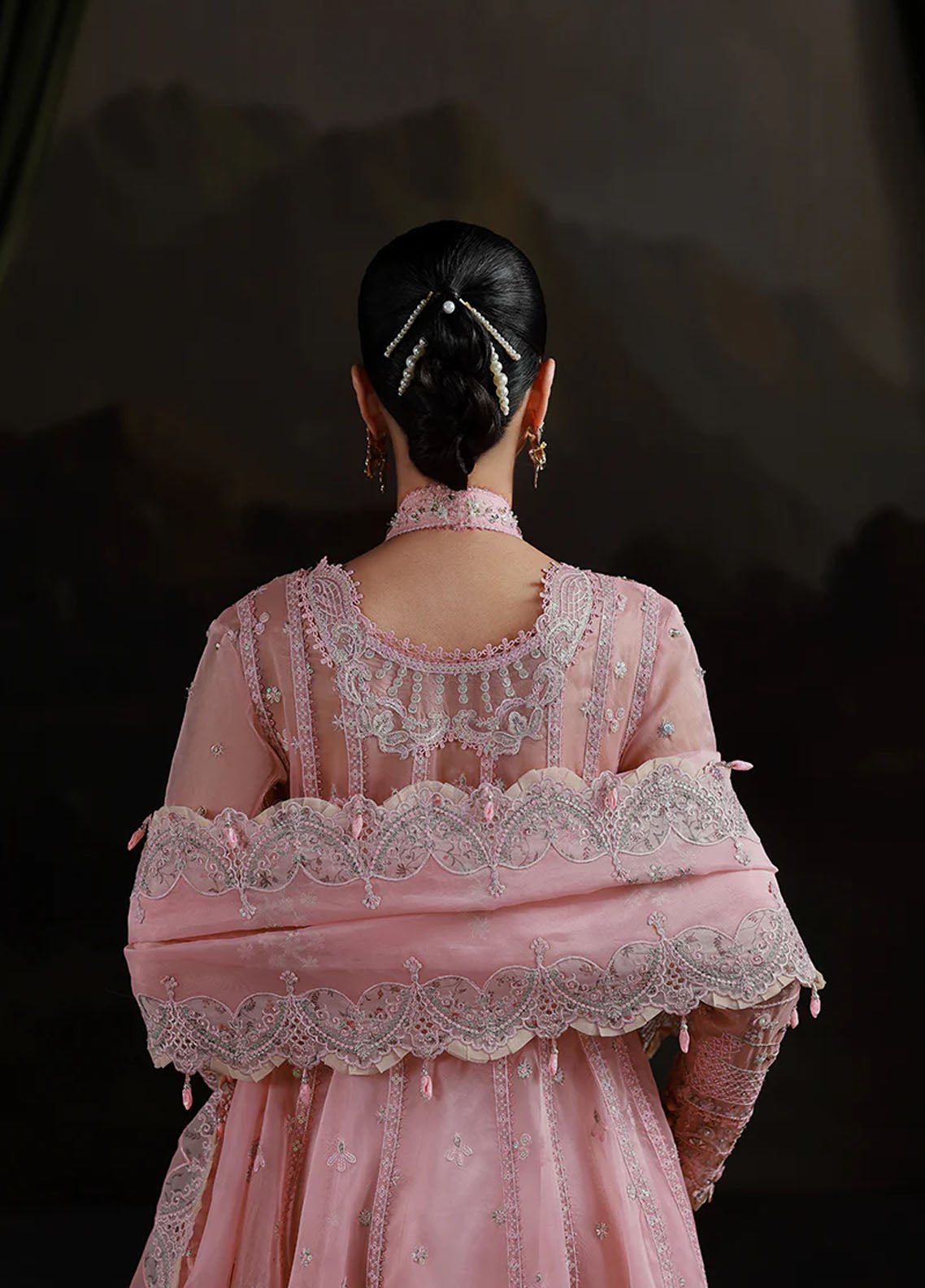 Elirah By Qalamkar Embroidered Organza 3 Piece Unstitched Suit QLM25EF D-MF-03 BLUSH REVERIE Elirah By Qalamkar Embroidered Organza 3 Piece Unstitched Suit QLM25EF D-MF-03 BLUSH REVERIE