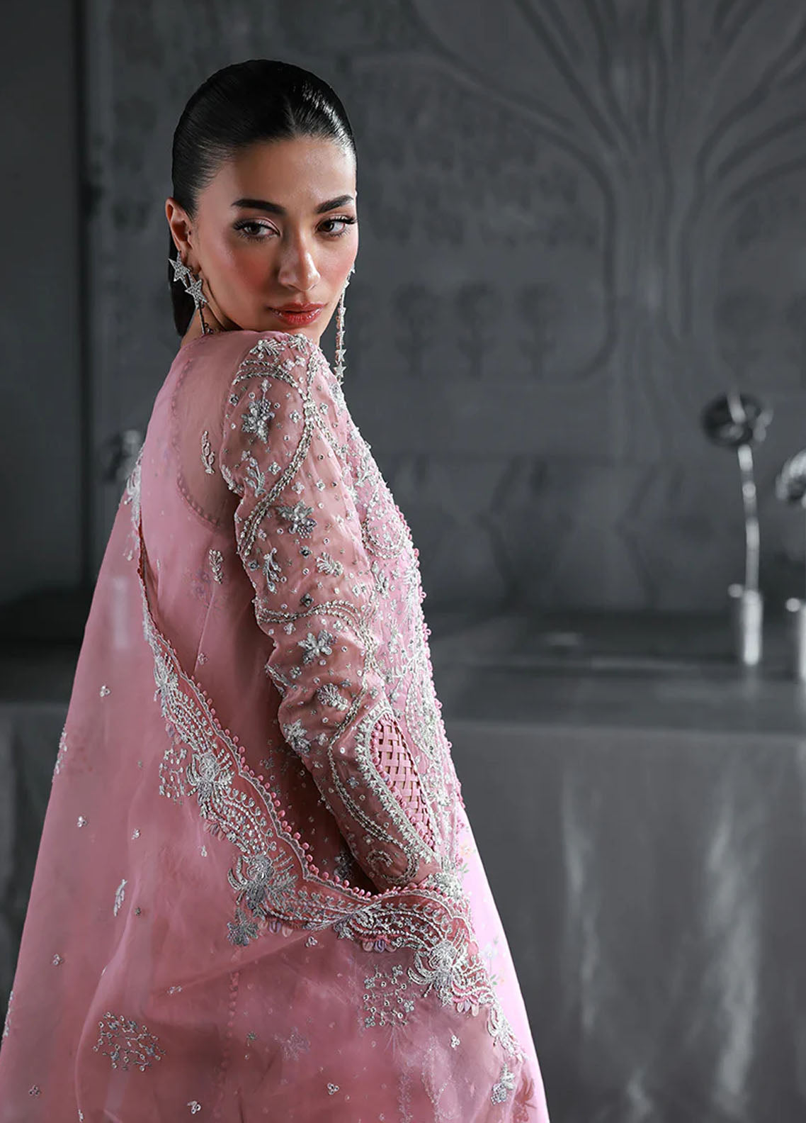 Elirah By Qalamkar Embroidered Organza 3 Piece Unstitched Suit QLM25EF D-MF-07 ROSALYN Elirah By Qalamkar Embroidered Organza 3 Piece Unstitched Suit QLM25EF D-MF-07 ROSALYN