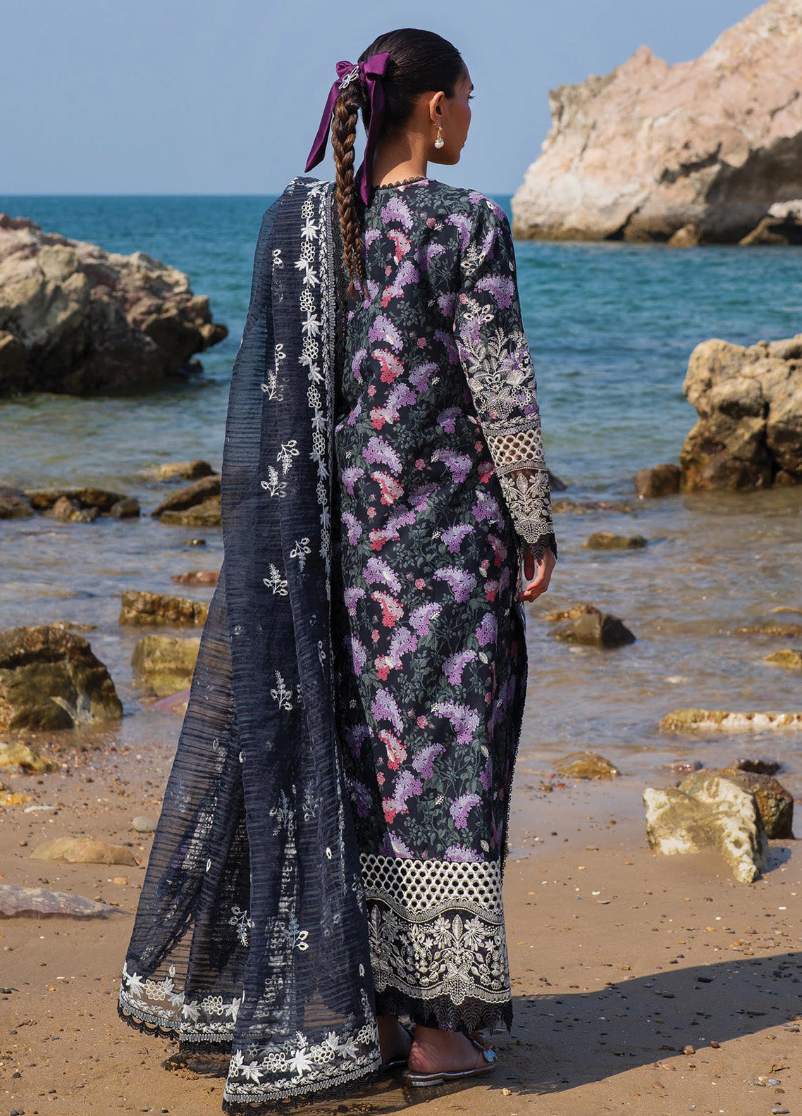 Endless By Afrozeh Embroidered Lawn 3 Piece Unstitched Suit AF25ES D-01 VELOUR Endless By Afrozeh Embroidered Lawn 3 Piece Unstitched Suit AF25ES D-01 VELOUR