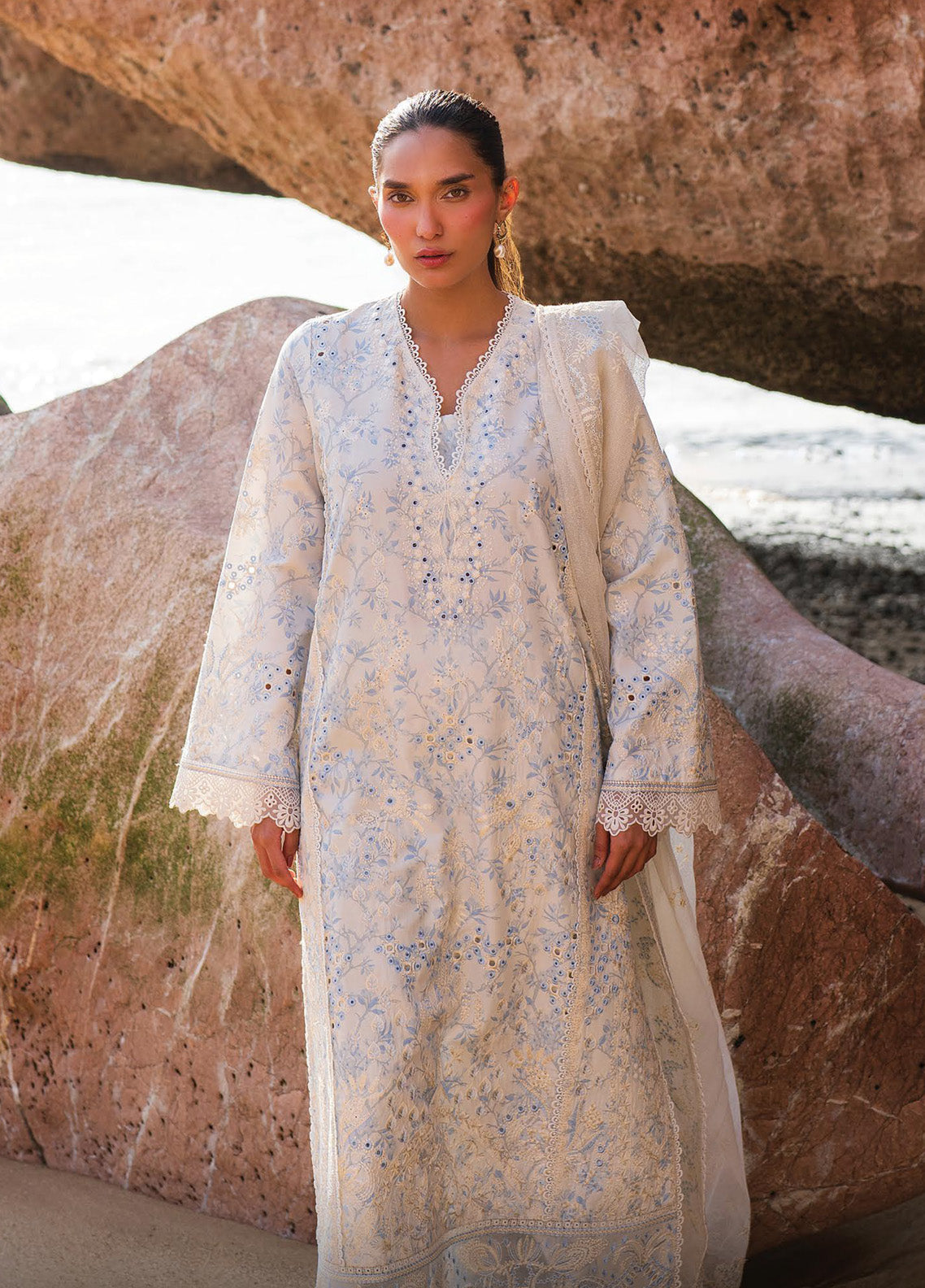 Endless By Afrozeh Embroidered Lawn 3 Piece Unstitched Suit AF25ES D-03 NERIDA Endless By Afrozeh Embroidered Lawn 3 Piece Unstitched Suit AF25ES D-03 NERIDA