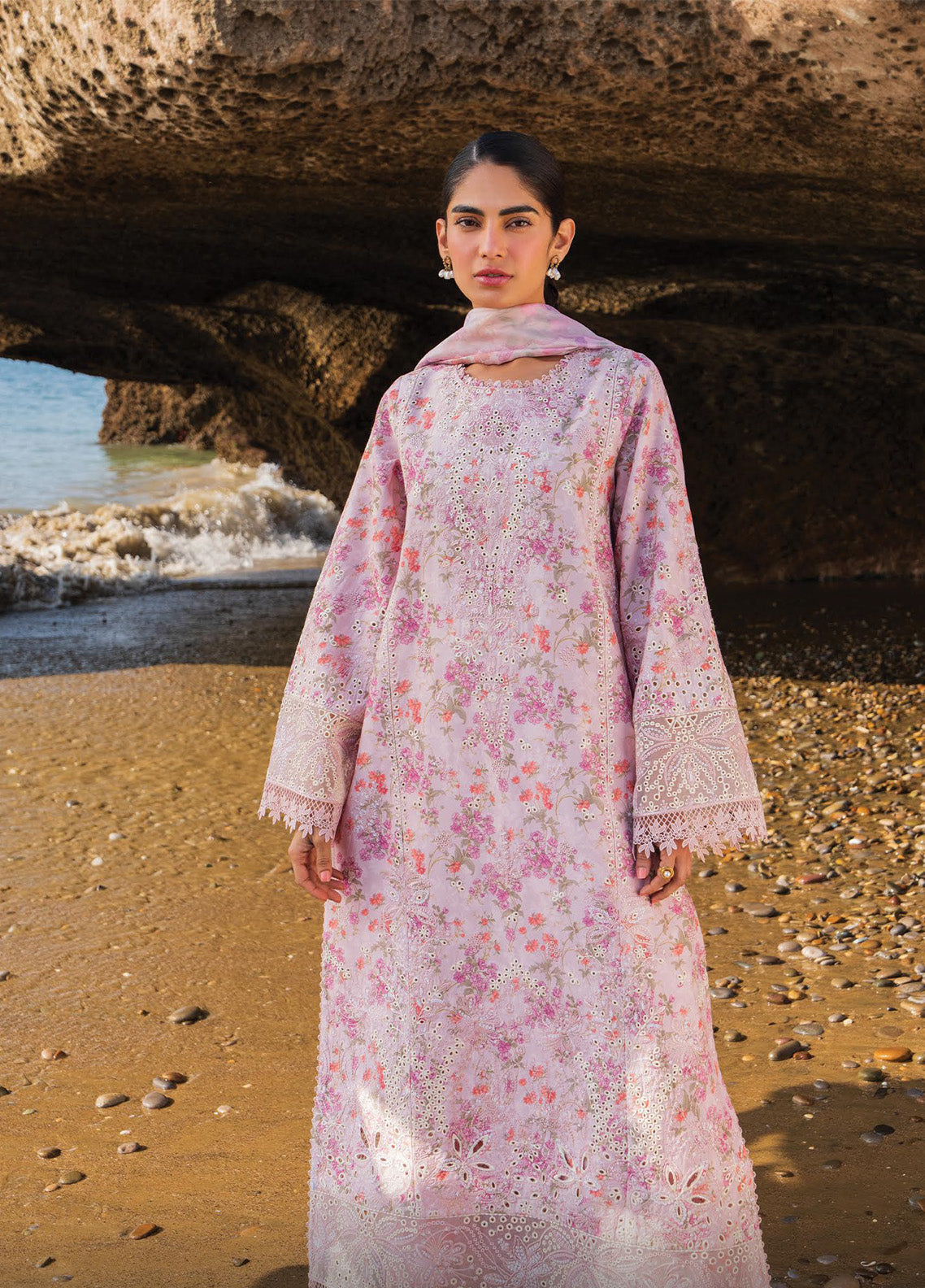 Endless By Afrozeh Embroidered Lawn 3 Piece Unstitched Suit AF25ES D-05 ZAR Endless By Afrozeh Embroidered Lawn 3 Piece Unstitched Suit AF25ES D-05 ZAR