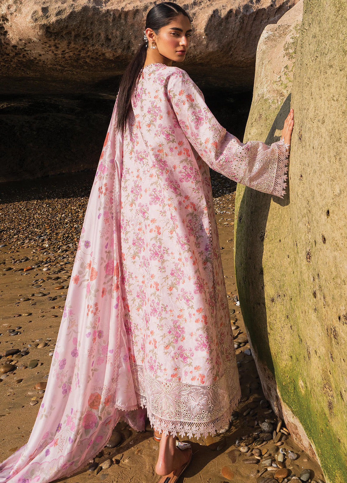 Endless By Afrozeh Embroidered Lawn 3 Piece Unstitched Suit AF25ES D-05 ZAR Endless By Afrozeh Embroidered Lawn 3 Piece Unstitched Suit AF25ES D-05 ZAR