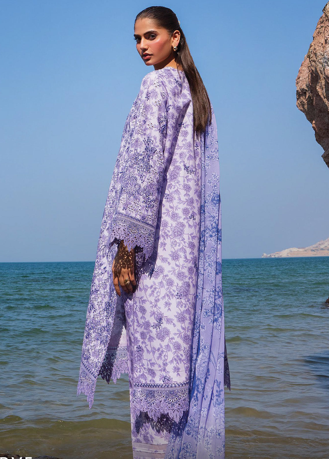 Endless By Afrozeh Embroidered Lawn 3 Piece Unstitched Suit AF25ES D-06 VERVE Endless By Afrozeh Embroidered Lawn 3 Piece Unstitched Suit AF25ES D-06 VERVE