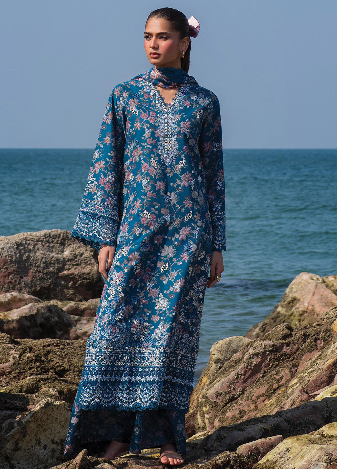 Endless By Afrozeh Embroidered Lawn 3 Piece Unstitched Suit AF25ES D-08 NOA Endless By Afrozeh Embroidered Lawn 3 Piece Unstitched Suit AF25ES D-08 NOA