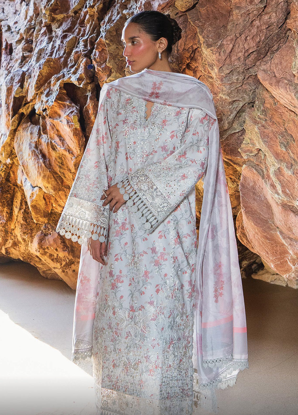 Endless By Afrozeh Embroidered Lawn 3 Piece Unstitched Suit AF25ES D-09 NYSSA Endless By Afrozeh Embroidered Lawn 3 Piece Unstitched Suit AF25ES D-09 NYSSA