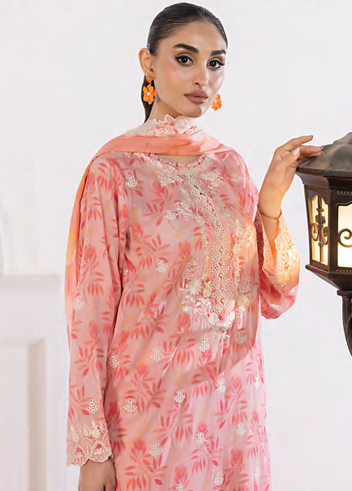 Essentials By LSM Lakhany Embroidered Lawn 3 Piece Unstitched Suit LSM25EEL LG-RL-0209 Essentials By LSM Lakhany Embroidered Lawn 3 Piece Unstitched Suit LSM25EEL LG-RL-0209