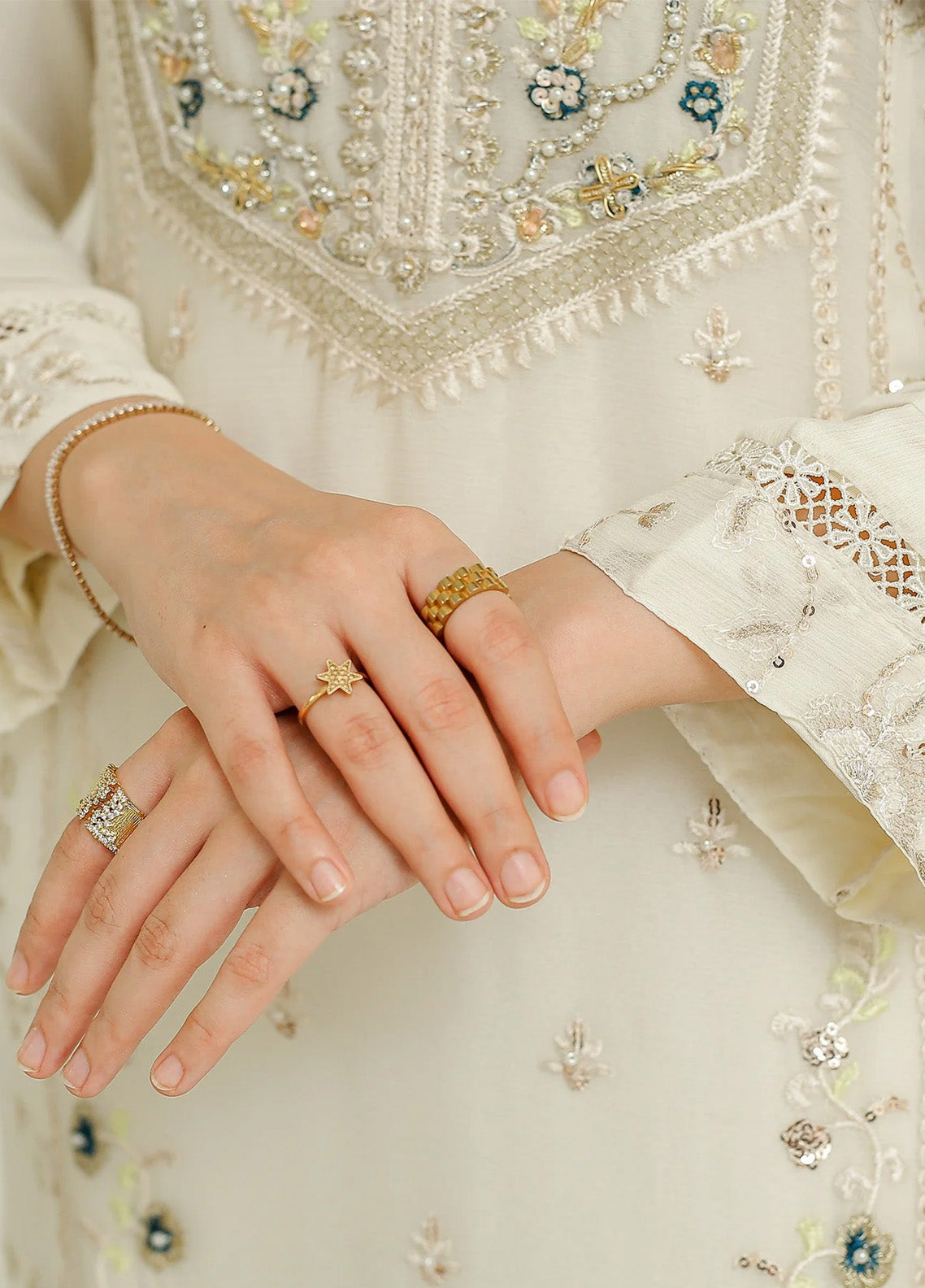 Fasana-E-Ishq By Rangeen Embroidered Chiffon 3 Piece Stitched Suit RN25FEI D-ALEESA Fasana-E-Ishq By Rangeen Embroidered Chiffon 3 Piece Stitched Suit RN25FEI D-ALEESA